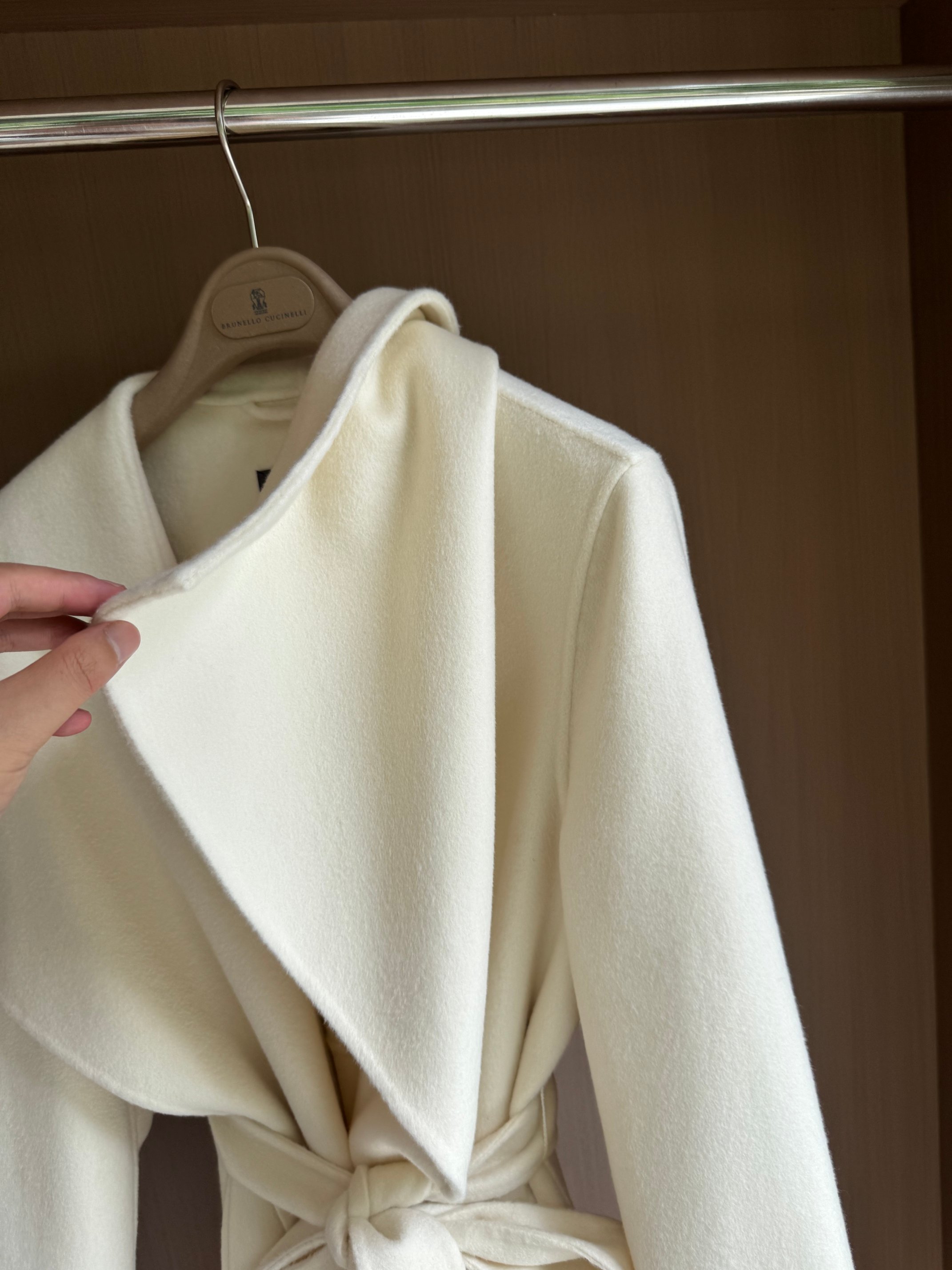Elegant Wool-Cashmere Blend Coat with Belted Waist - Timeless Style 7 a1758946544366 8150