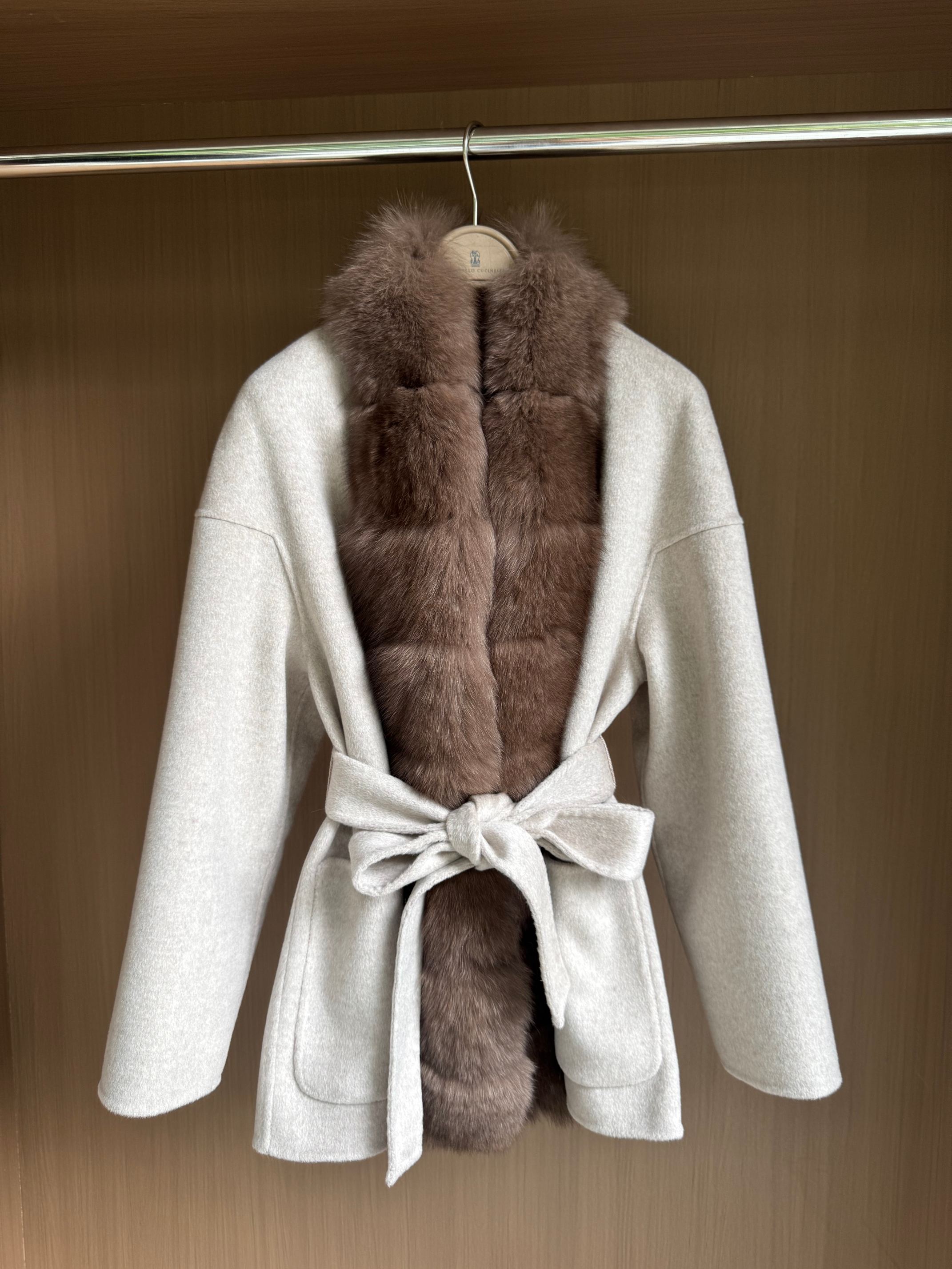 Elegant Cashmere Wool Coat with Fur Collar, Italian Style, Oversized Fit 3 a1759042437486 5245