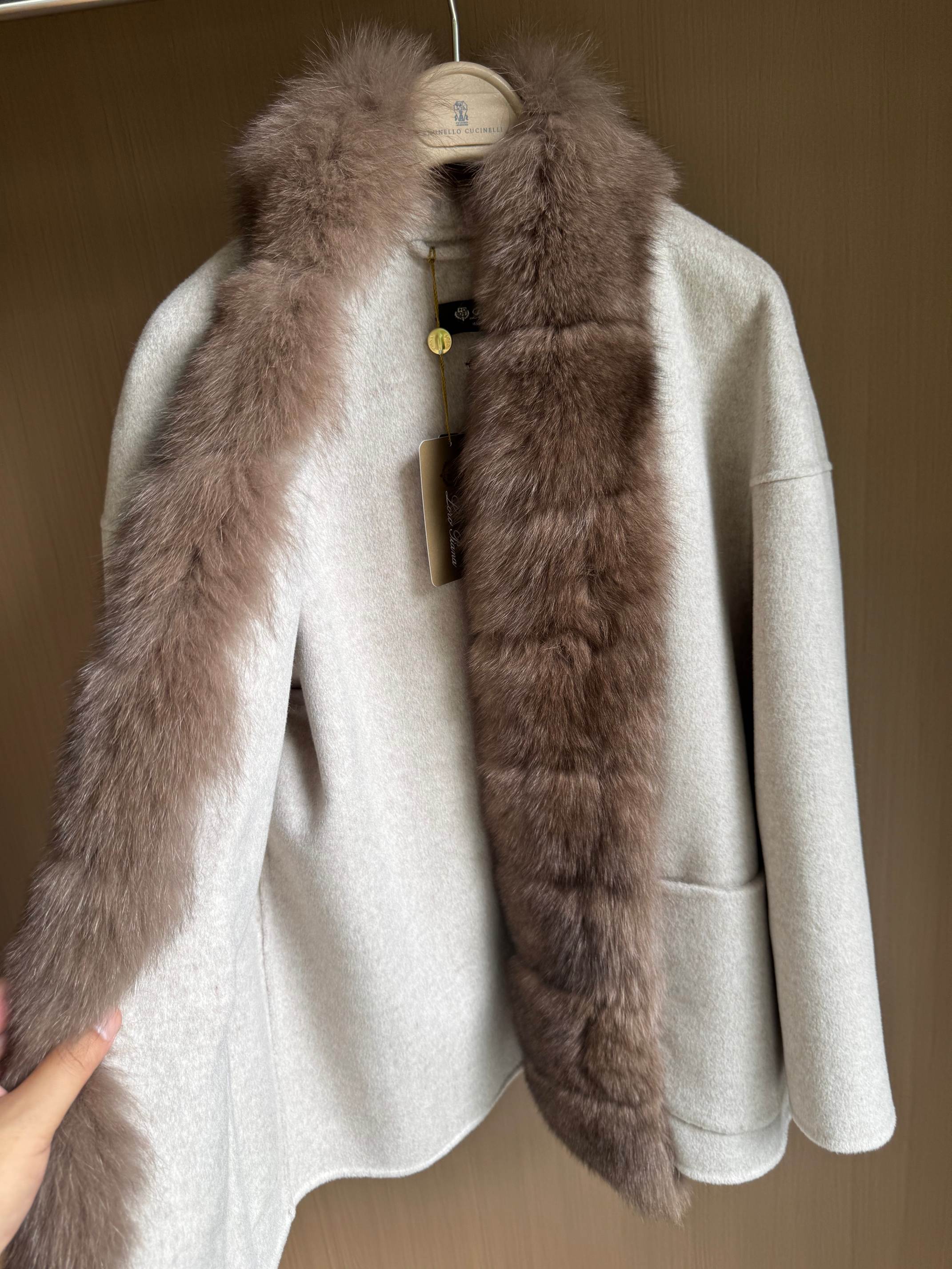 Elegant Cashmere Wool Coat with Fur Collar, Italian Style, Oversized Fit 4 a1759042437707 2572