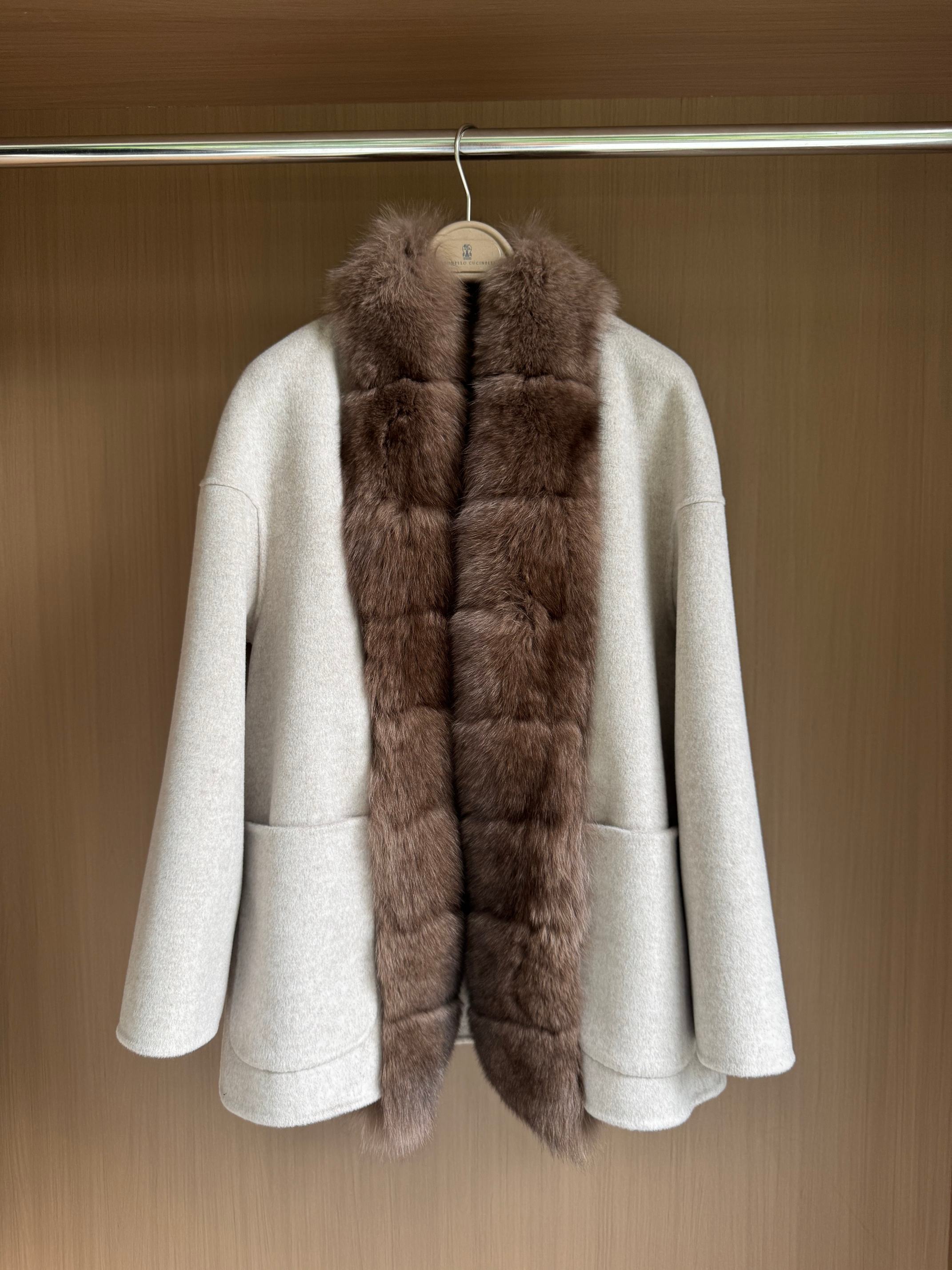Elegant Cashmere Wool Coat with Fur Collar, Italian Style, Oversized Fit