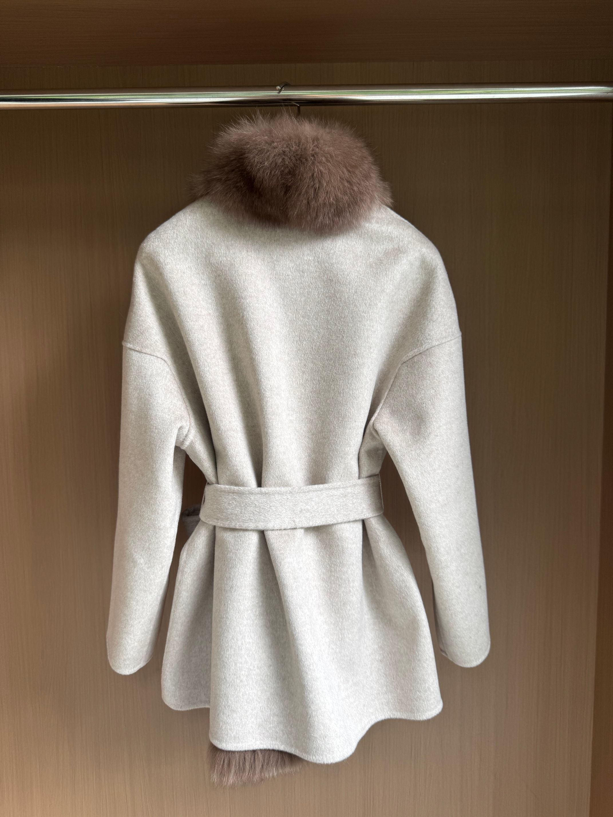 Elegant Cashmere Wool Coat with Fur Collar, Italian Style, Oversized Fit 9 a1759042441970 2885