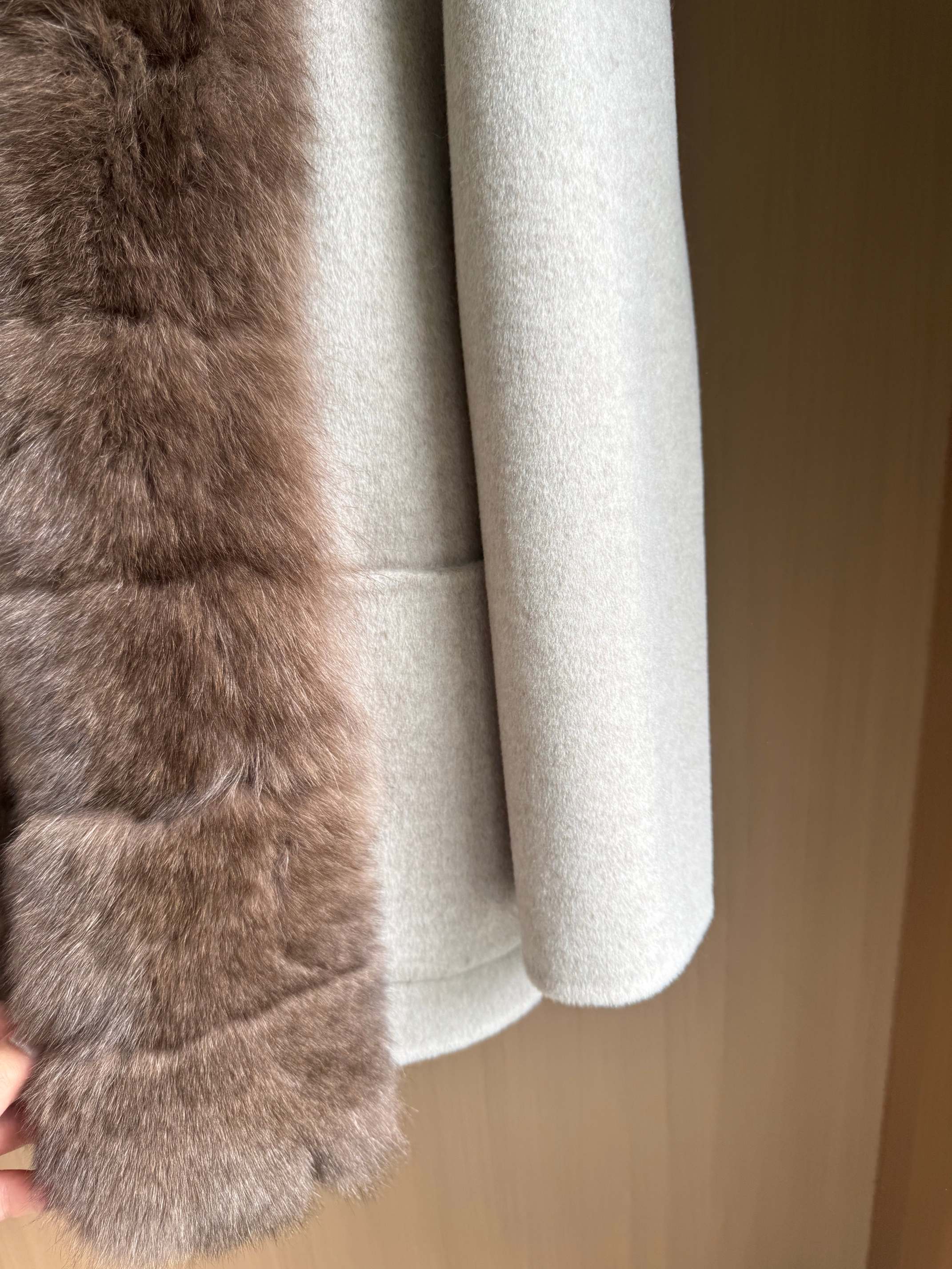 Elegant Cashmere Wool Coat with Fur Collar, Italian Style, Oversized Fit 8 a1759042442232 1620