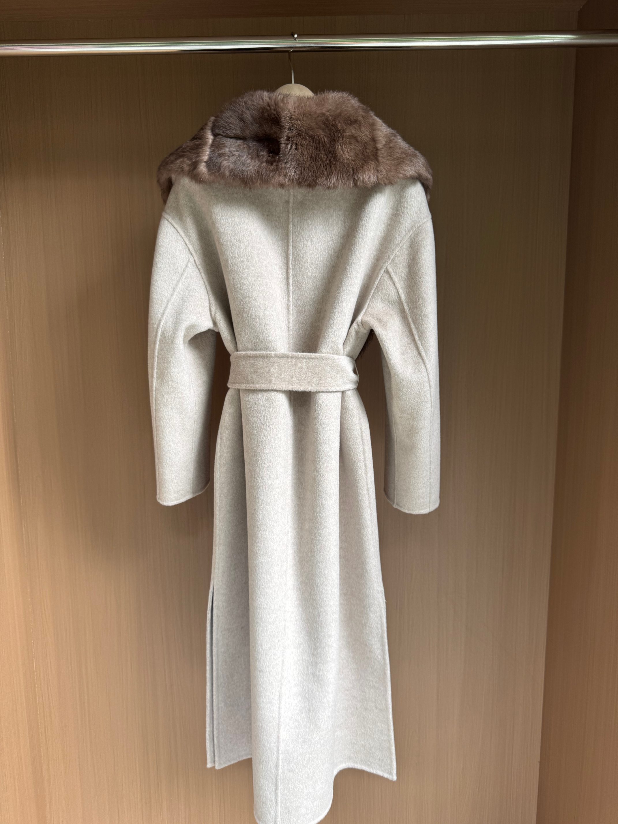 Pure Cashmere Overcoat with Fur Collar, Italian Design, Oversized Fit 5 a1759043526622 1137