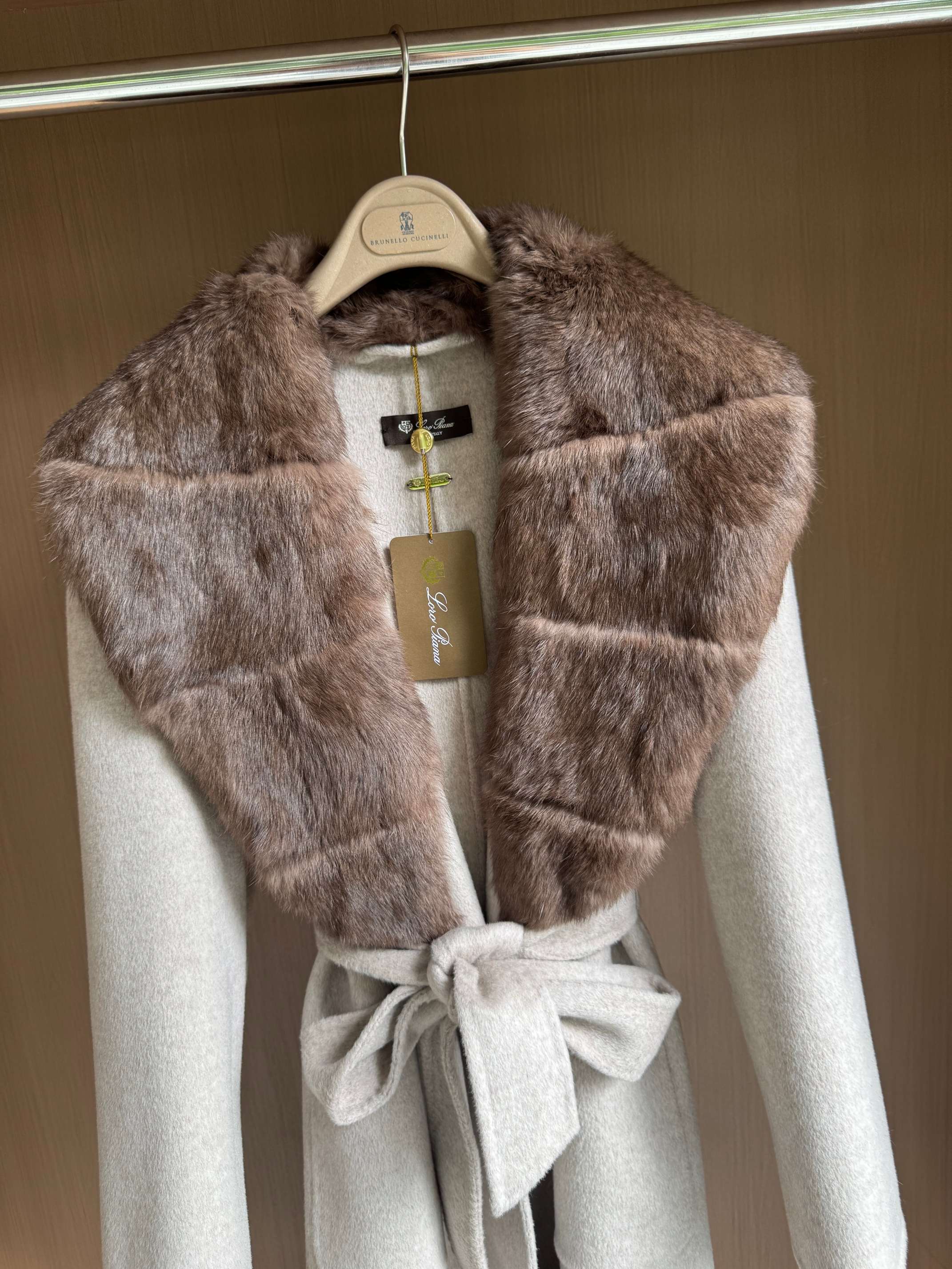 Pure Cashmere Overcoat with Fur Collar, Italian Design, Oversized Fit 6 a1759043527005 7235