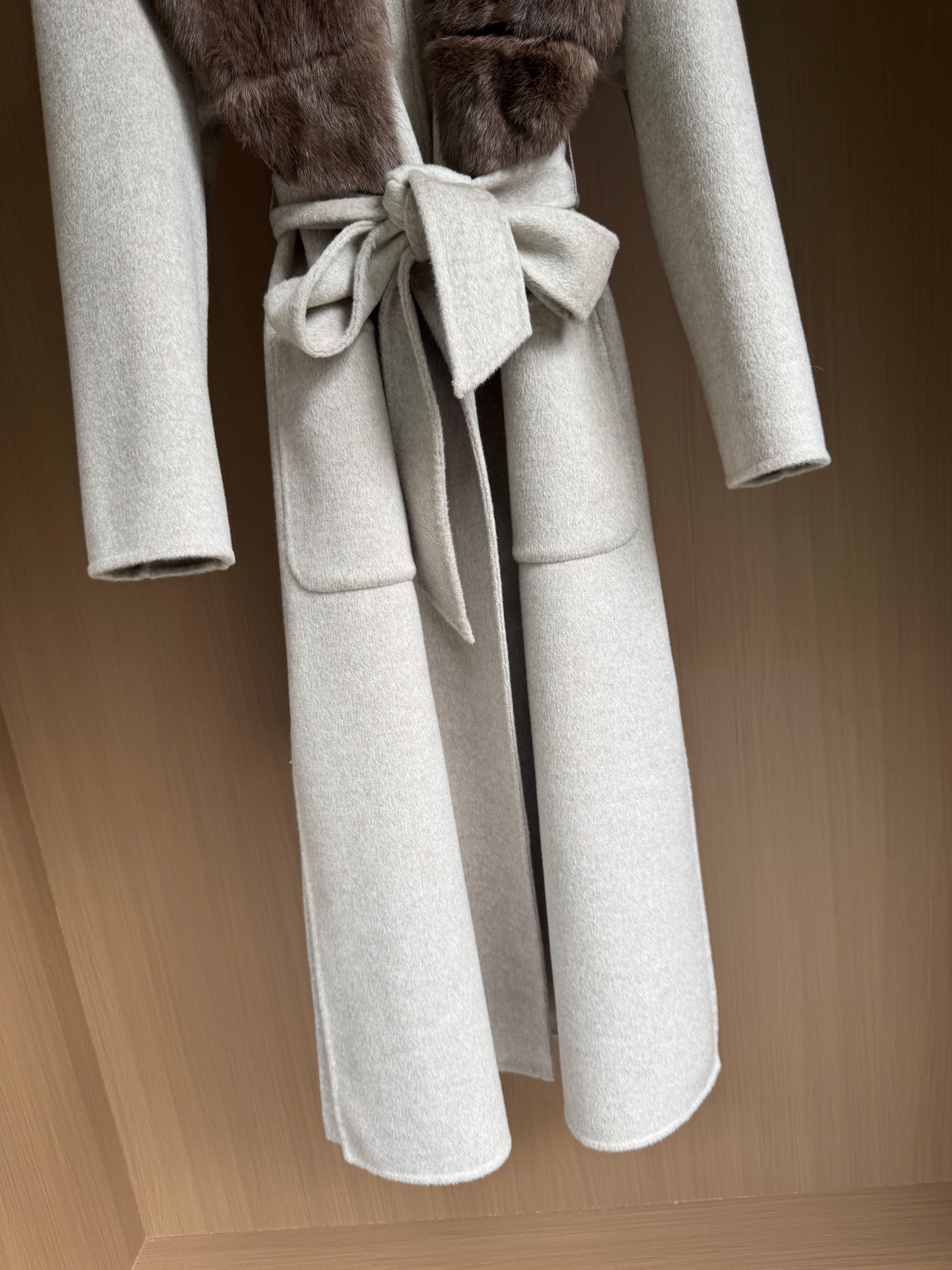 Pure Cashmere Overcoat with Fur Collar, Italian Design, Oversized Fit 9 a1759043530125 2643