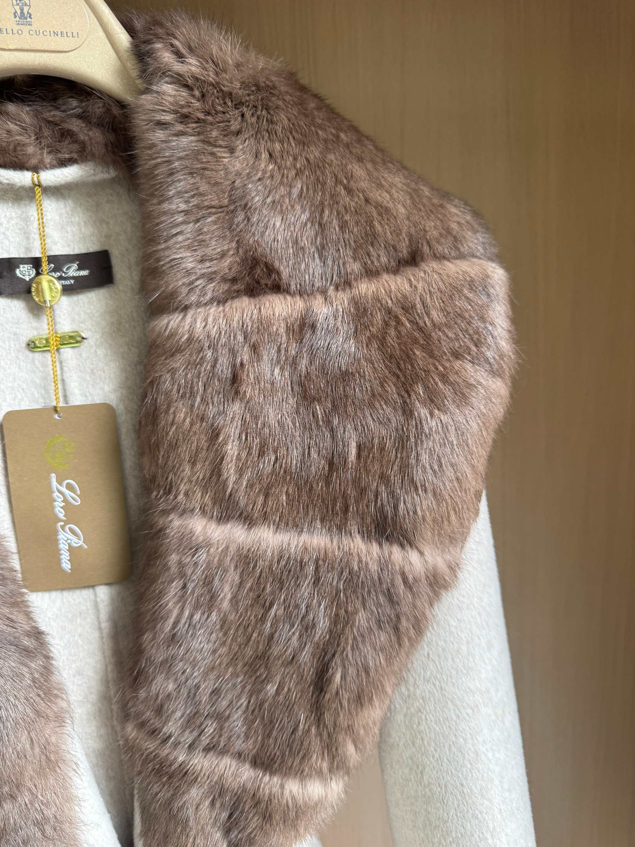 Pure Cashmere Overcoat with Fur Collar, Italian Design, Oversized Fit 7 a1759043530508 4005