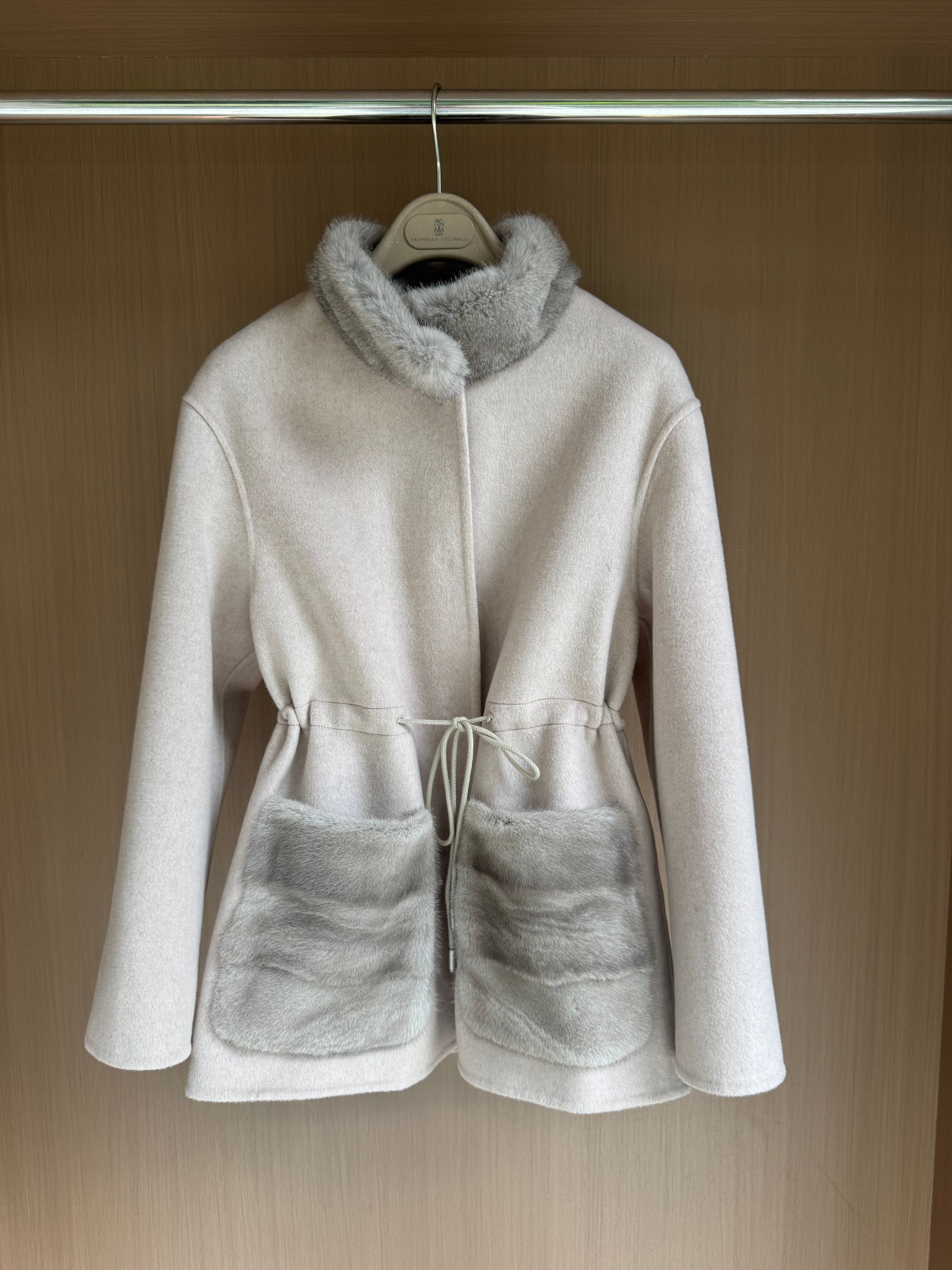 Braschi Mink Collar Cashmere Coat: Luxurious Warmth & Timeless Style