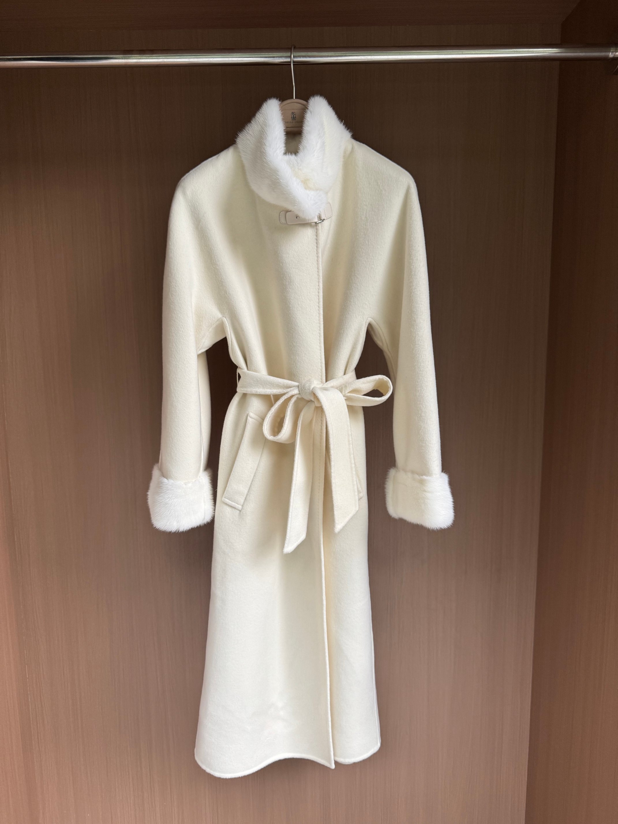 Braschi Mink Trim Cashmere Coat – Luxurious Italian Design, Elegant Style