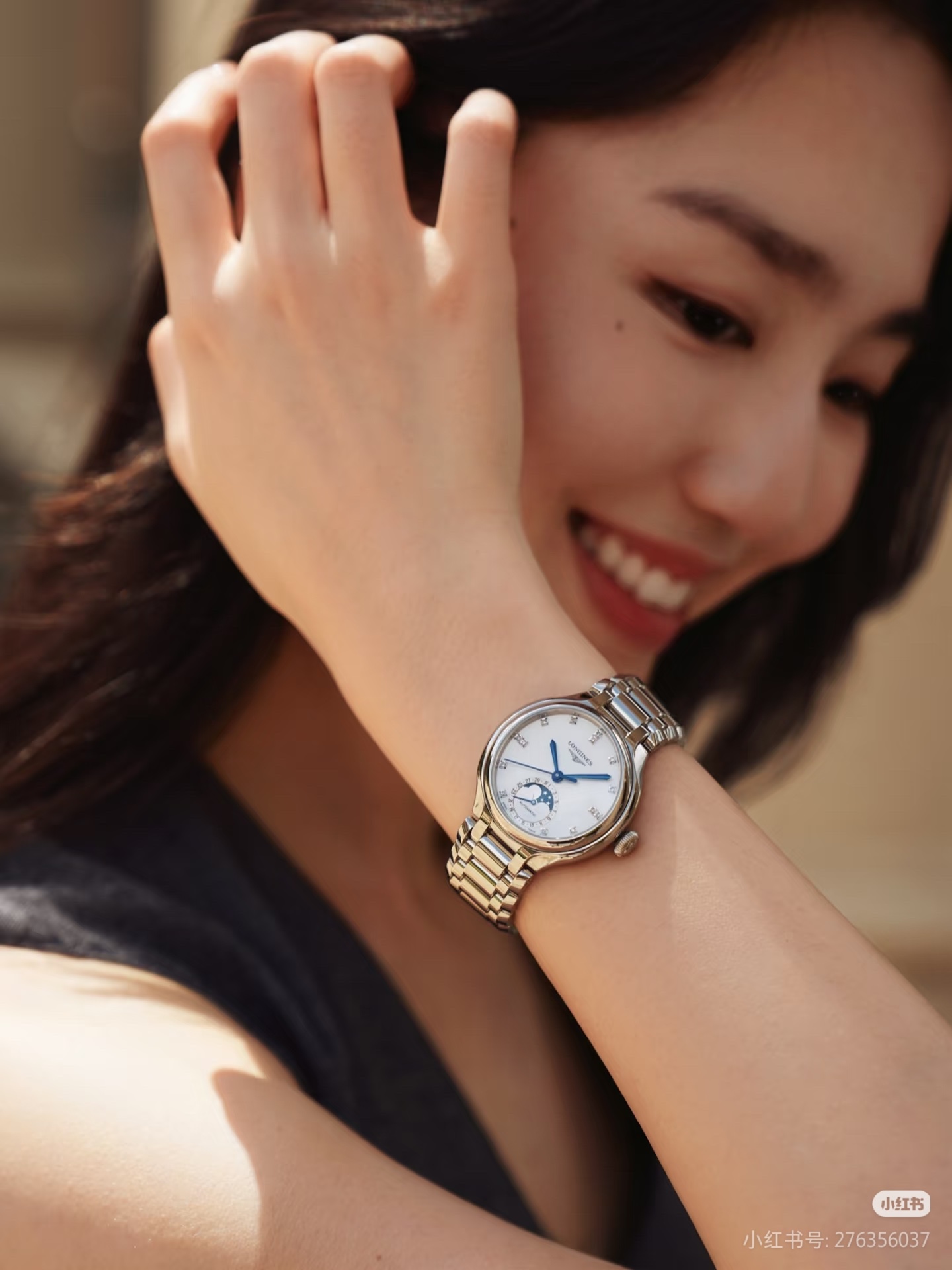 NO:602095,Longines Heart Moon Star Watch | Brilliant stars, eternity on the wrist, making every raise of hand a highlight moment (same model for celebrities). Crystal clear diamonds surround the dial, like stars falling into the eyes. The white and silver dial has clear layers, like the halo of moonlight, gentle and quiet, low-key and luxurious. 34mm elegant size, dazzling in daily appointments. Versatile design, seamless for workplace appointments, longines19860909浪琴心月星辰腕表| 璀璨星辰,腕间永恒 让每个抬手都是高光时刻（明星同款） 晶莹美钻环绕表盘,如星辰坠入眼眸 白色搭配银色表盘层次分明,如同月光光晕,温和宁静,低调中透着奢华 34mm优雅尺寸,日常约会皆耀眼 时刻 百搭设计职场约会无缝切,,longines,Watch