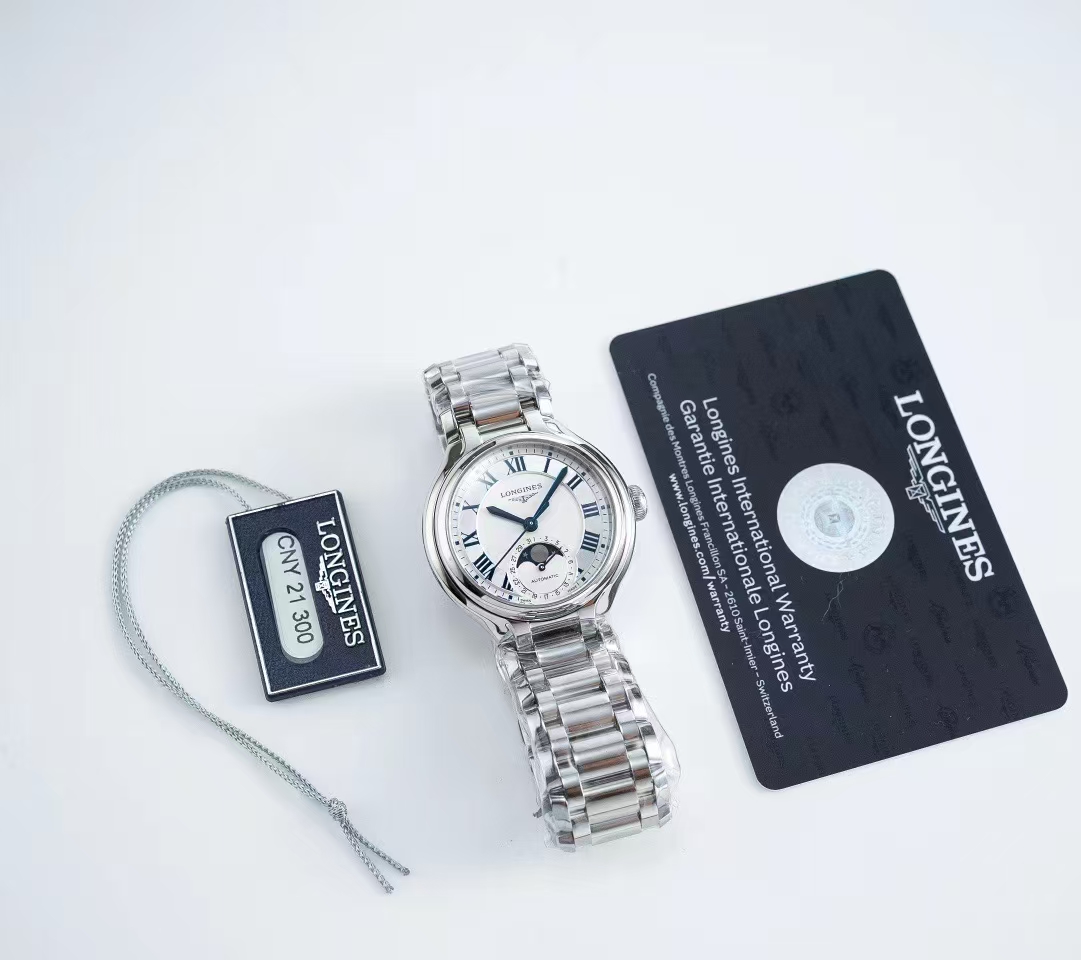 NO:602686,Longines Heart Moon Star Watch | Brilliant stars, eternity on the wrist, making every raise of hand a highlight moment (same model for celebrities). Crystal clear diamonds surround the dial, like stars falling into the eyes. The white and silver dial has clear layers, like the halo of moonlight, gentle and quiet, low-key and luxurious. 34mm elegant size, dazzling in daily appointments. Versatile design, seamless for workplace appointments, longines19860909浪琴心月星辰腕表| 璀璨星辰,腕间永恒 让每个抬手都是高光时刻（明星同款） 晶莹美钻环绕表盘,如星辰坠入眼眸 白色搭配银色表盘层次分明,如同月光光晕,温和宁静,低调中透着奢华 34mm优雅尺寸,日常约会皆耀眼 时刻 百搭设计职场约会无缝切,,longines,Watch