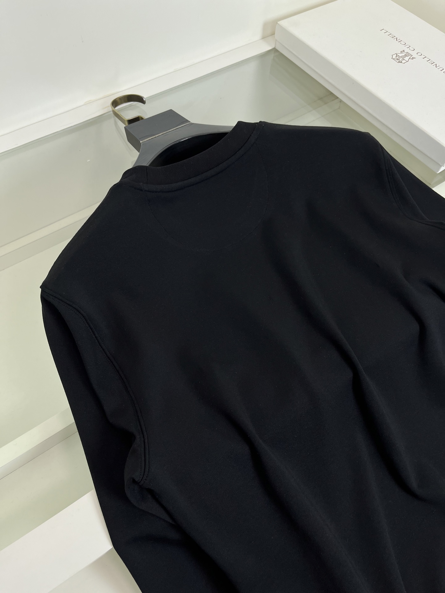 “Business Leisure Classic: P528 Brul**llo Cuc**lli Velvet T-shirt with Letter Print Design in M-3XL Sizes” - 图片 8