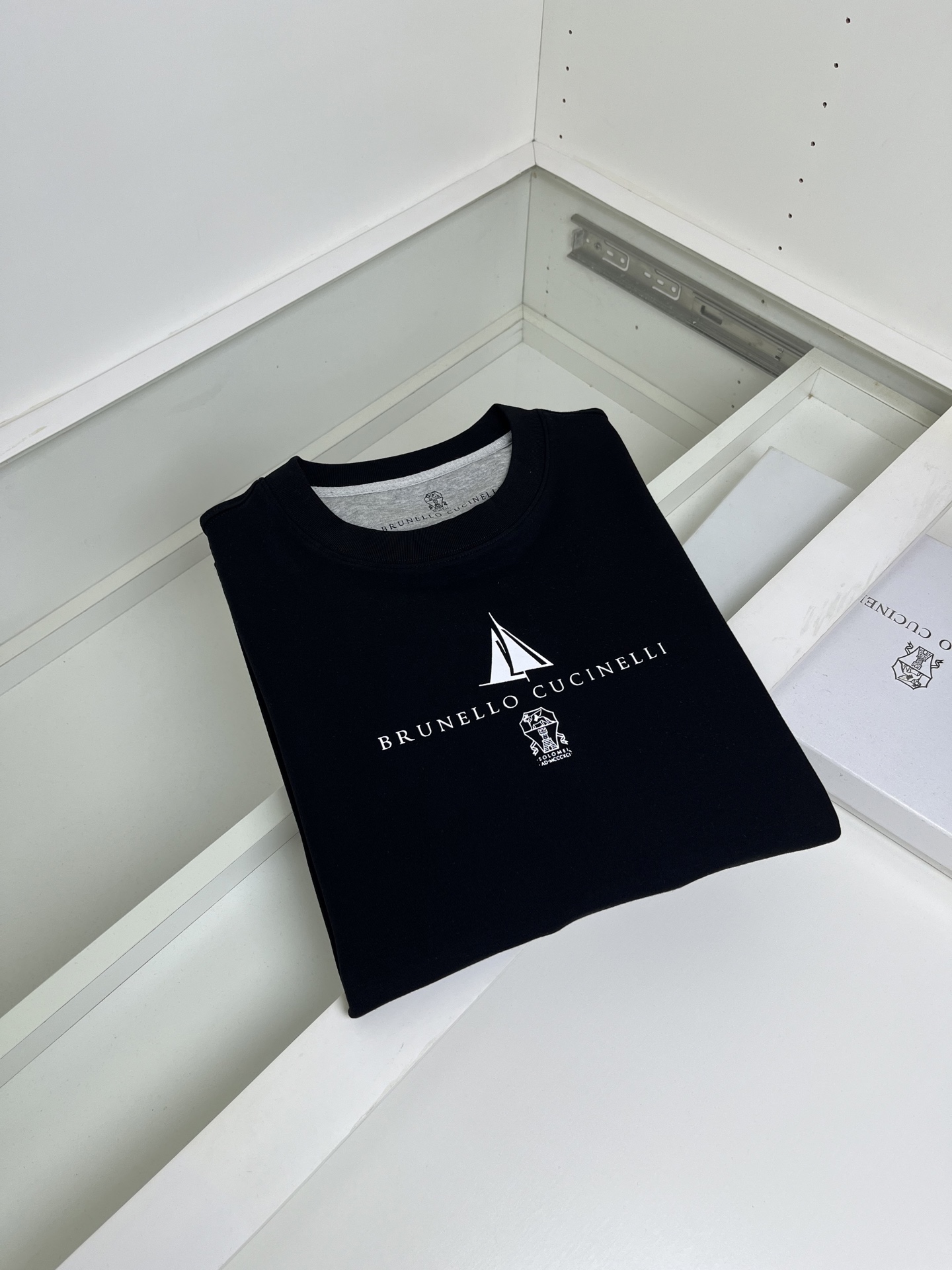 “Business Leisure Classic: P528 Brul**llo Cuc**lli Velvet T-shirt with Letter Print Design in M-3XL Sizes” - 图片 9