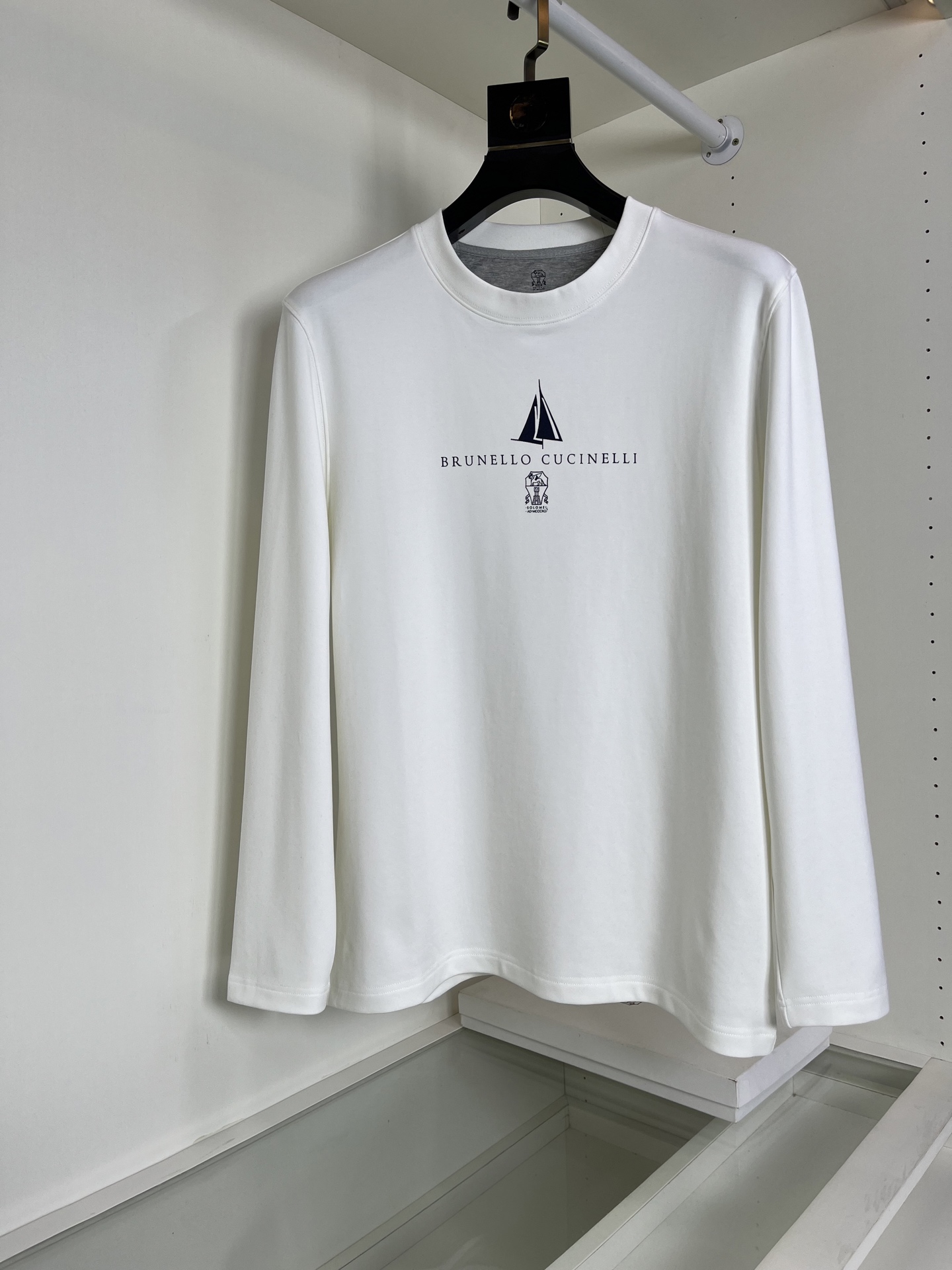 “Business Leisure Classic: Bru**llo Cuci**lli Velvet T-Shirt with Letter Print – Review & Ordering Guide” - 图片 1