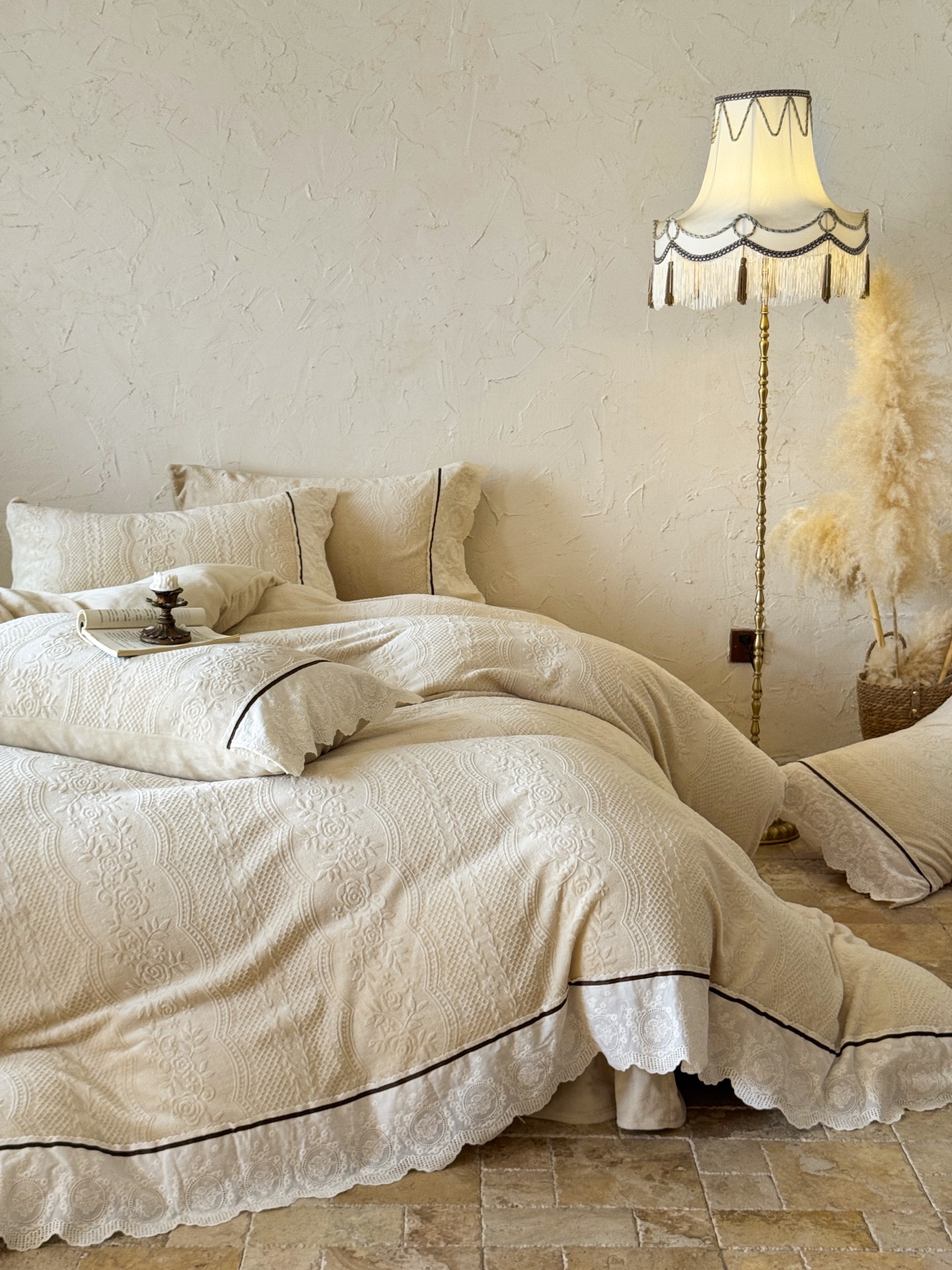 Elegant Beige Bedding Set with Delicate Lace Trim - Luxurious and Comfortable 2 i1760197240979 1523 0 5