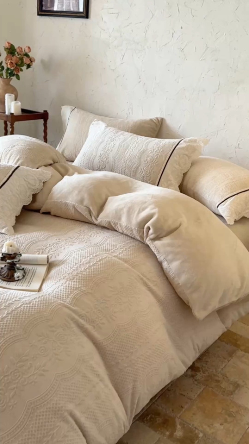 Elegant Creamy White Floral Pattern Bedding Set - Soft and Comfortable 1 Elegant Creamy White Floral Pattern Bedding Set - Soft and Comfortable