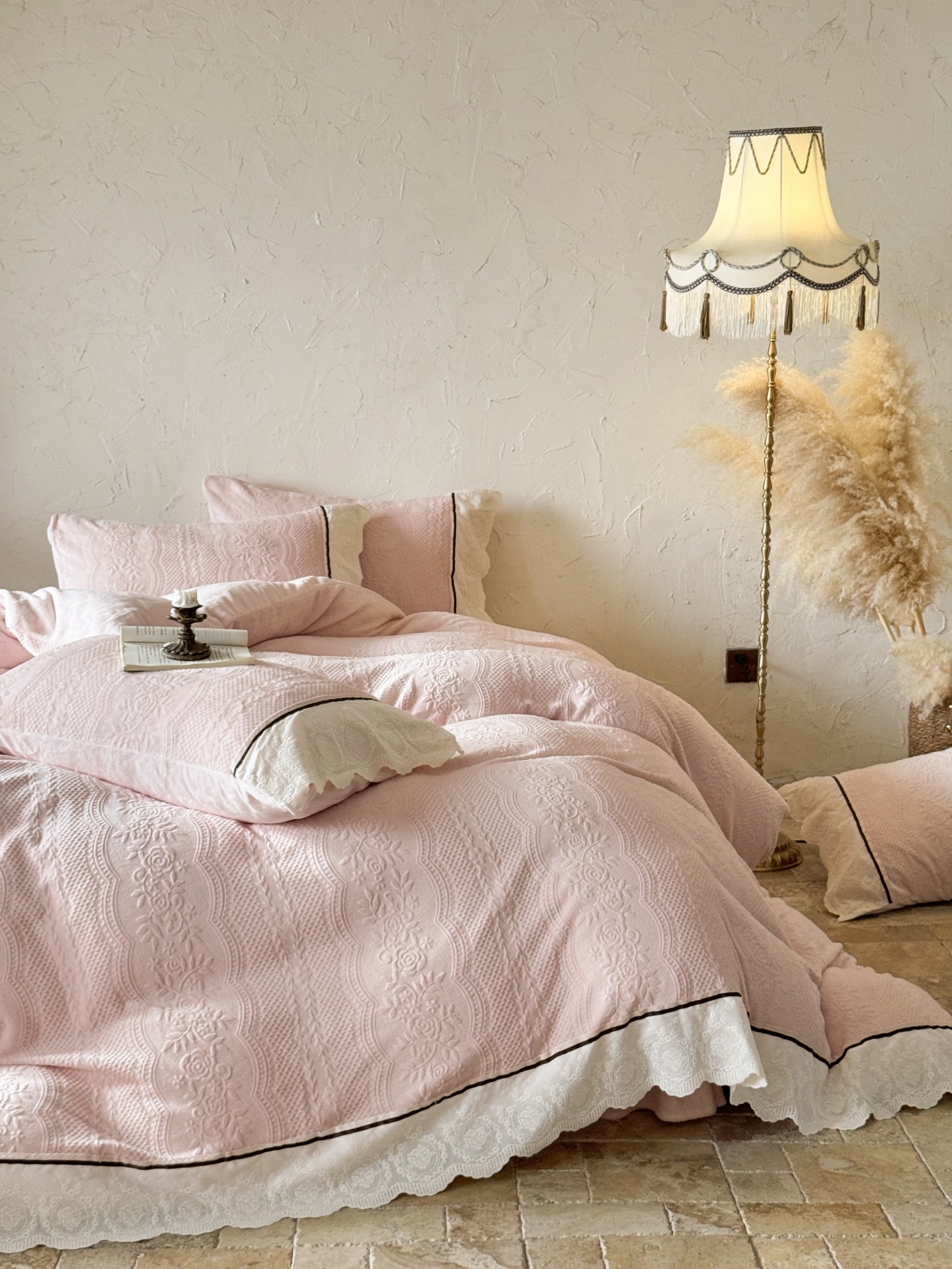Elegant Beige Bedding Set with Delicate Lace Trim - Luxurious and Comfortable 4 i1760279273155 6891 0 3