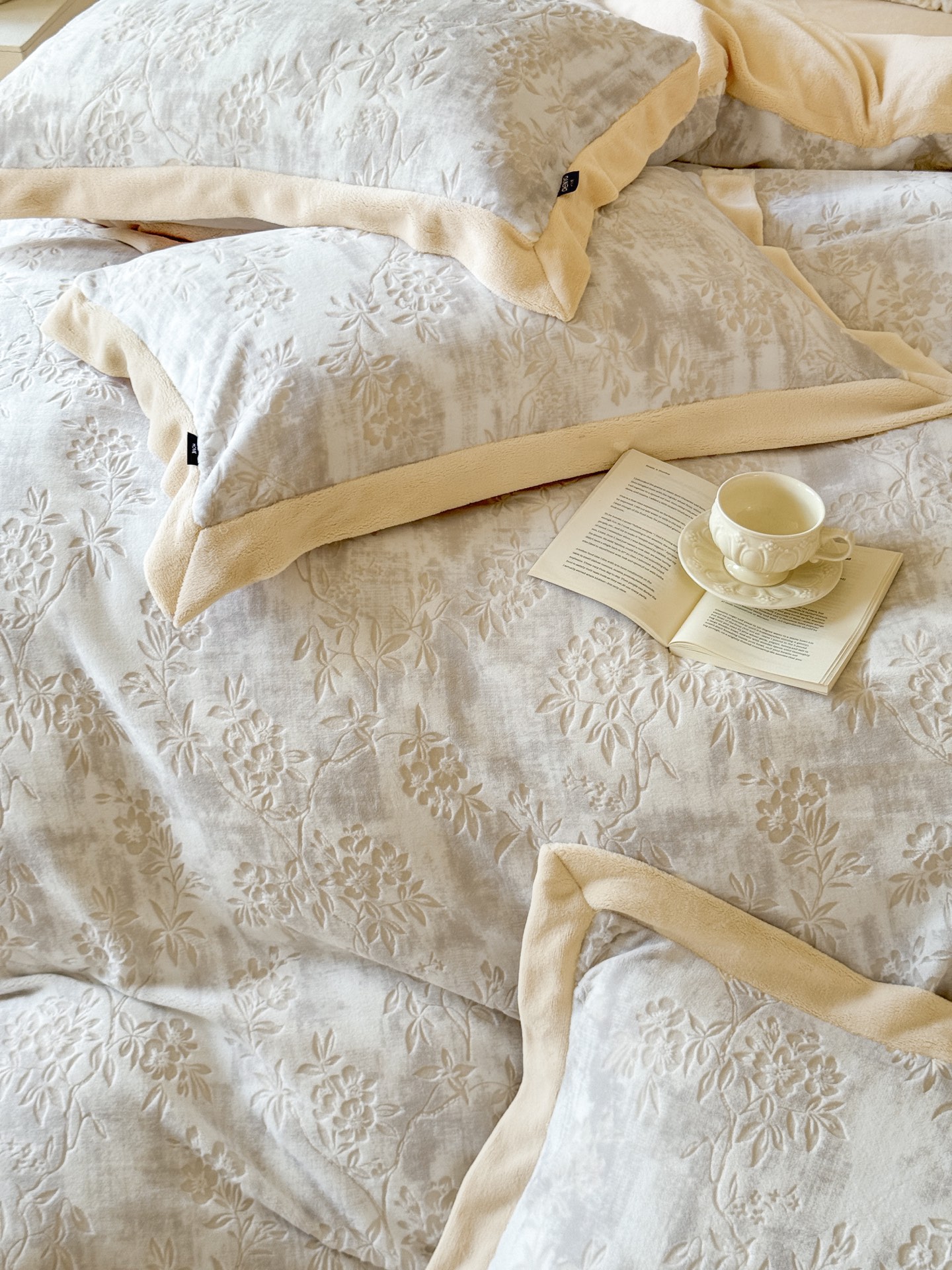 Embossed Milk Velvet Bedding Set - Soft, Non-Static, and Fade-Resistant 4 i1760454299042 8463 0 2