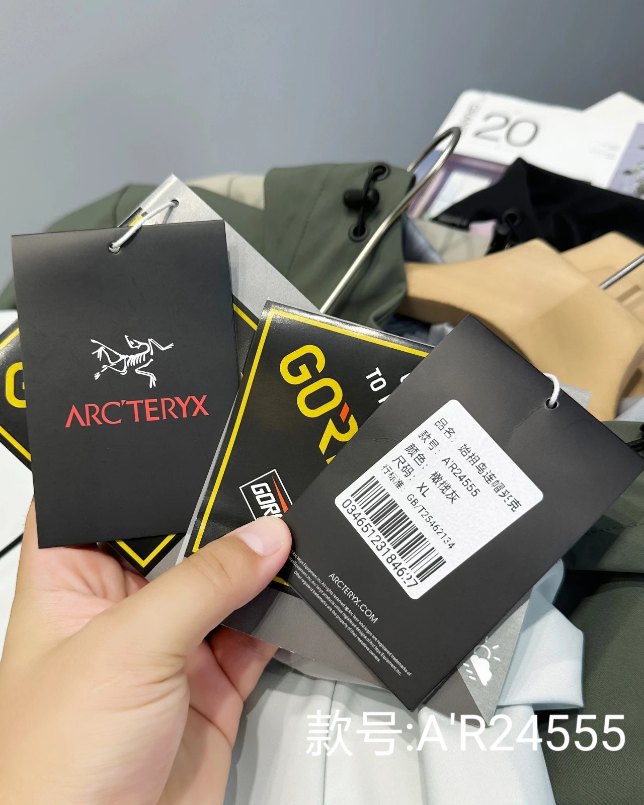 Arc’teryx Original Windproof Waterproof Hood Jacket: High-Tech, Stylish, Functional Outdoor Wear - 图片 6