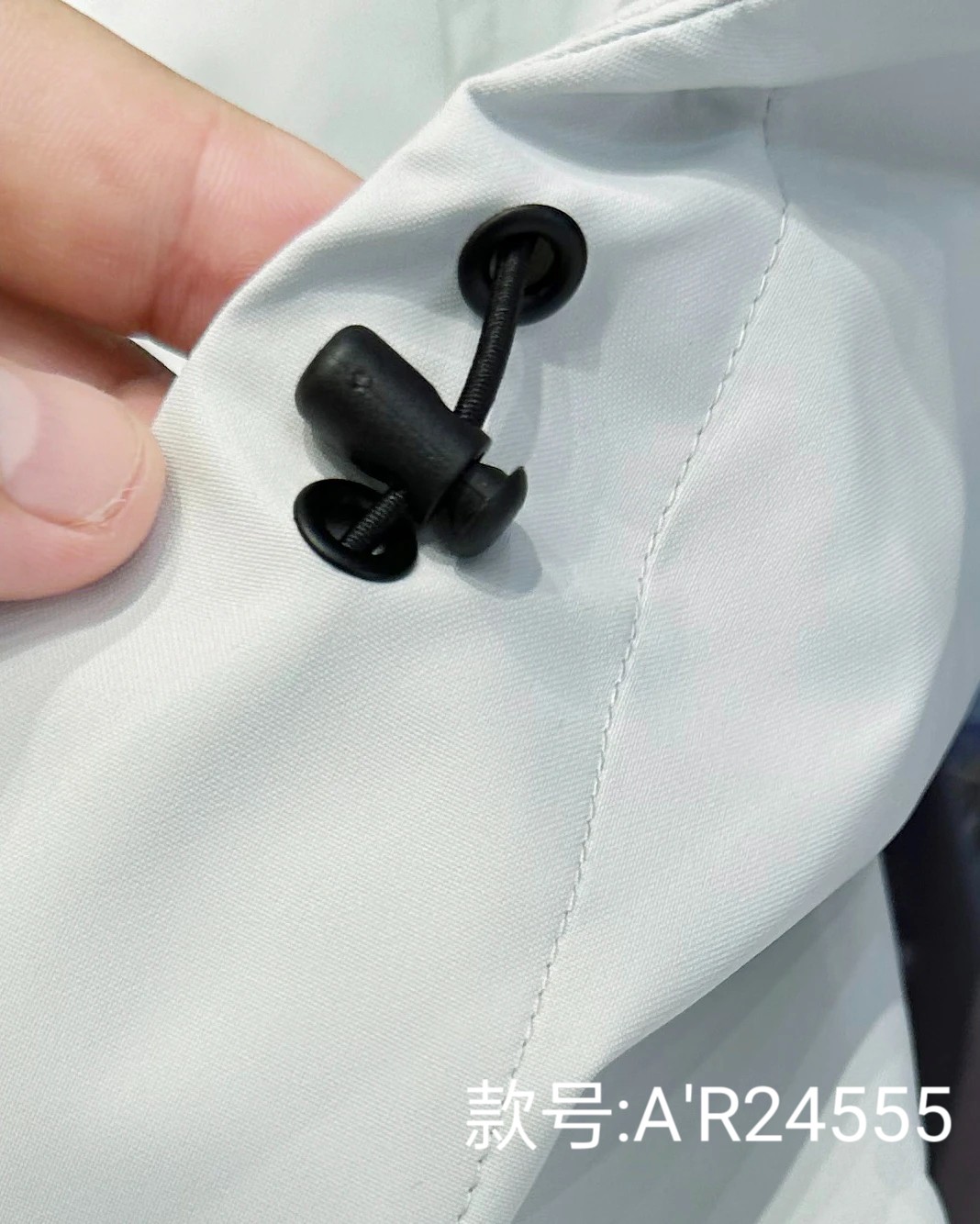Arc’teryx Original Windproof Waterproof Hood Jacket: High-Tech, Stylish, Functional Outdoor Wear - 图片 9
