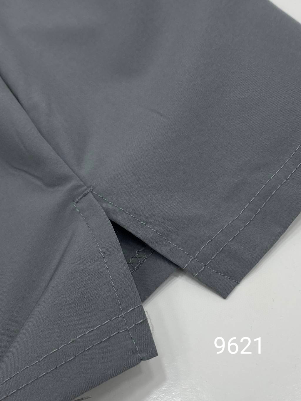 💰125包邮
KAILAS/凯乐石夏季新款男士户外休闲五分短裤！
款号：KLS9621 
面料：95聚酯 5氨纶
日常休闲运动 居家都可穿的百搭短裤
四面弹速干透气面料 吸湿排汗速干
外侧开叉+腰部透气网孔设计
最大程度提升空气的流通
保持裆部干爽的同时给身体降温
做工细节也非常精致 两侧口袋带有拉链
上身贴合身材比列 版型炒鸡好！
更多的是舒适感！不僵硬 无拘束！性价比狠高
 颜色 ：黑色 灰色
尺码:M-3XL
M腰围68  裤长50  推荐100-125
L腰围72  裤长51  推荐125-140
XL腰围76  裤长51  推荐140-160
2XL腰围82  裤长52  推荐160-175
3XL腰围86  裤长53  推荐175-190
