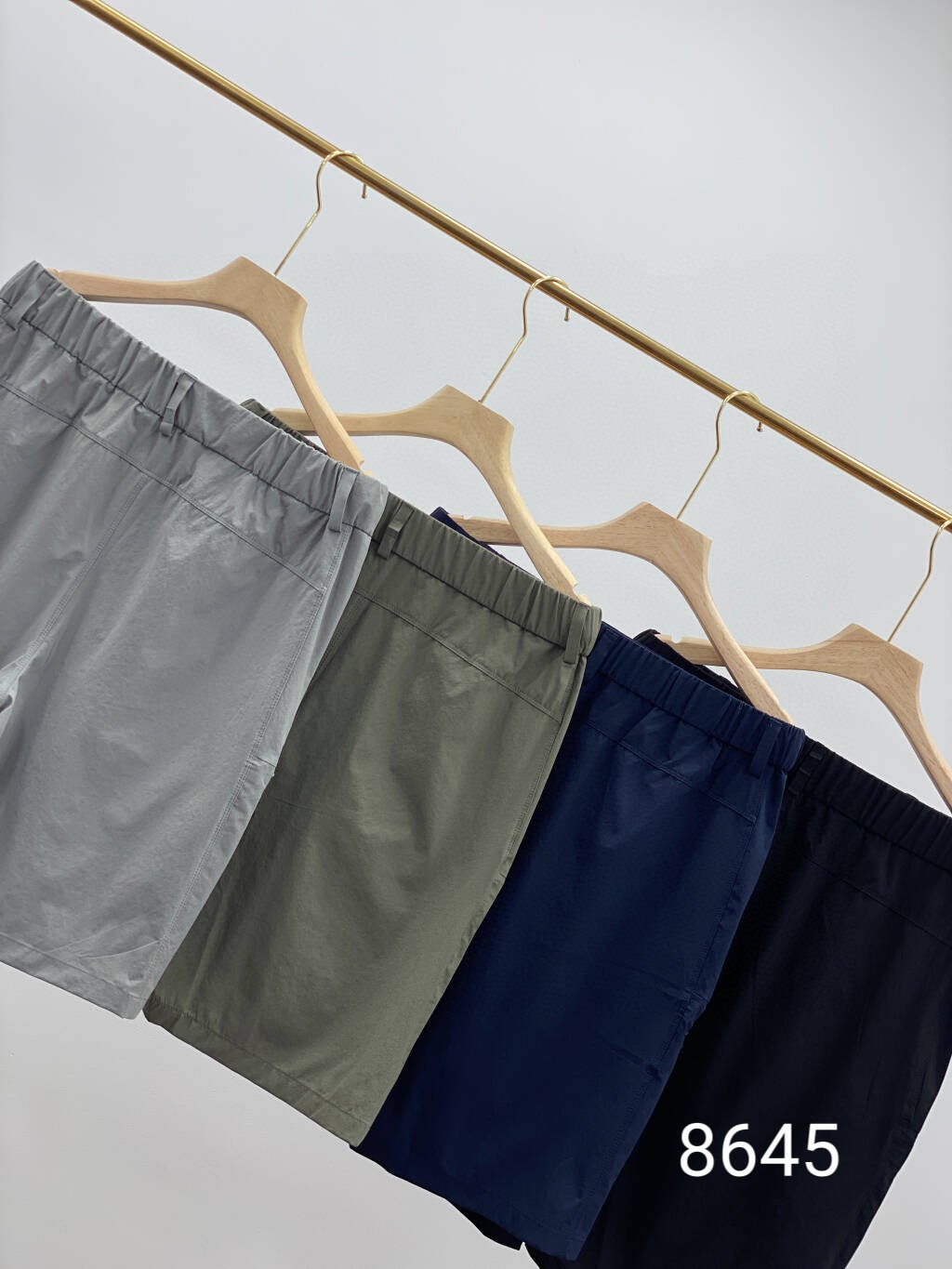 💰140包邮
25ss夏季新款KAILAS凯乐石T9-X速干短裤男士夏季新款轻量耐磨户外运动休闲裤速干户外短裤!
款号:KLS8645
夏季短裤男潮流时尚五分裤 既要满足它出色的户外性能透气、速干抗撕裂等等同时还要保证出色的面料质感,高强度速干面料,耐磨抗撕裂,弹性纤维加入,高弹舒适,随意运动!上身穿着舒适不紧绷轻便型的面料,手感细腻质感很好,体感没话说!
腰围松紧舒适不勒对腰围友好,腿部拉链口袋,全身走线都很工整夏天这样的短裤,总归要有几条实用性,功能性,速干短裤跑步裤,品味与价值共享 身穿着非常舒适 低调不失奢华 穿出去非常有档次,裤型款式和裁剪亦无需多言 上身精致跃然.真正一等一顶级质料 颜值包括价格都炒鸡值!!
颜色:军绿 浅灰 藏青 黑色
尺码:M-3XL
腰围 裤长 臀围 大腿围
M 36 45 106 32
L 38 47 110 34
XL 40 49 114 36
2XL 42 51 118 38
3XL 44 53 122 40
M推荐100~120斤
L推荐120~140斤
XL推荐140~160斤
2XL推荐160~180斤
3XL推荐180~200斤