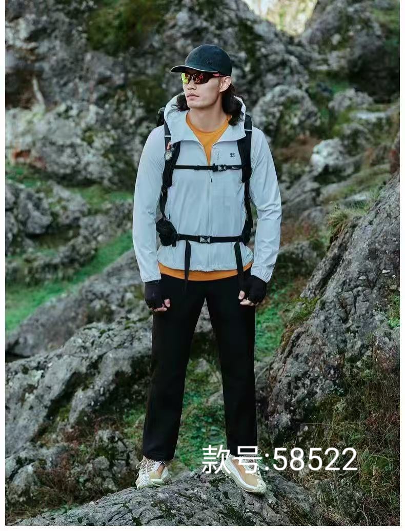 💰175包邮
KOLON SPORT/可隆夏季新款纯色连帽防晒衣外套!
款号:K'L58522
户外情侣款休闲衣防风夹克春夏轻薄徒步防晒皮肤衣外套连帽!!
夏日清凉必备!!
采用轻薄弹力面料的皮肤衣具有防风,防泼水,科技运动感十足袖口、下摆、门襟、帽檐使用弹力包边,让穿着更加舒适便利。
首先,这款防晒衣的颜值简直爆表啦!
简约而不失时尚感,无论是搭配T恤还是牛仔裤,都能轻松hold住!
而且,它的防晒效果也是一流的!
采用先进的防晒科技,能够有效阻挡紫外线的侵害, 让你在夏日里也能保持白皙的肌肤哦!!
当然啦,透气性也是非常重要的。
这款晒衣采用轻薄的面料,穿起来轻盈舒适,完全不会感到闷热。
即使出汗,也能迅速排湿,保持干爽!
最后,我要说的是,这款防晒衣真的超级百搭!无论是去海边度假,还是去爬山徒步, 它都是你的最佳拍档!
好啦,是不是已经心动了呢? 快来入手一件吧,让你的夏日更加清凉时尚!!
颜色:黑色 浅灰
尺码:M–3XL
肩宽 胸围 衣长 袖长
M 48 112 67 61
L 50 116 69 63
XL 52 120 71 65
2XL 54 124 73 67
3XL 56 128 75 69
M推荐100~120斤
L推荐120~140斤
XL推荐140~160斤
2XL推荐160~180斤
3XL推荐180~200斤