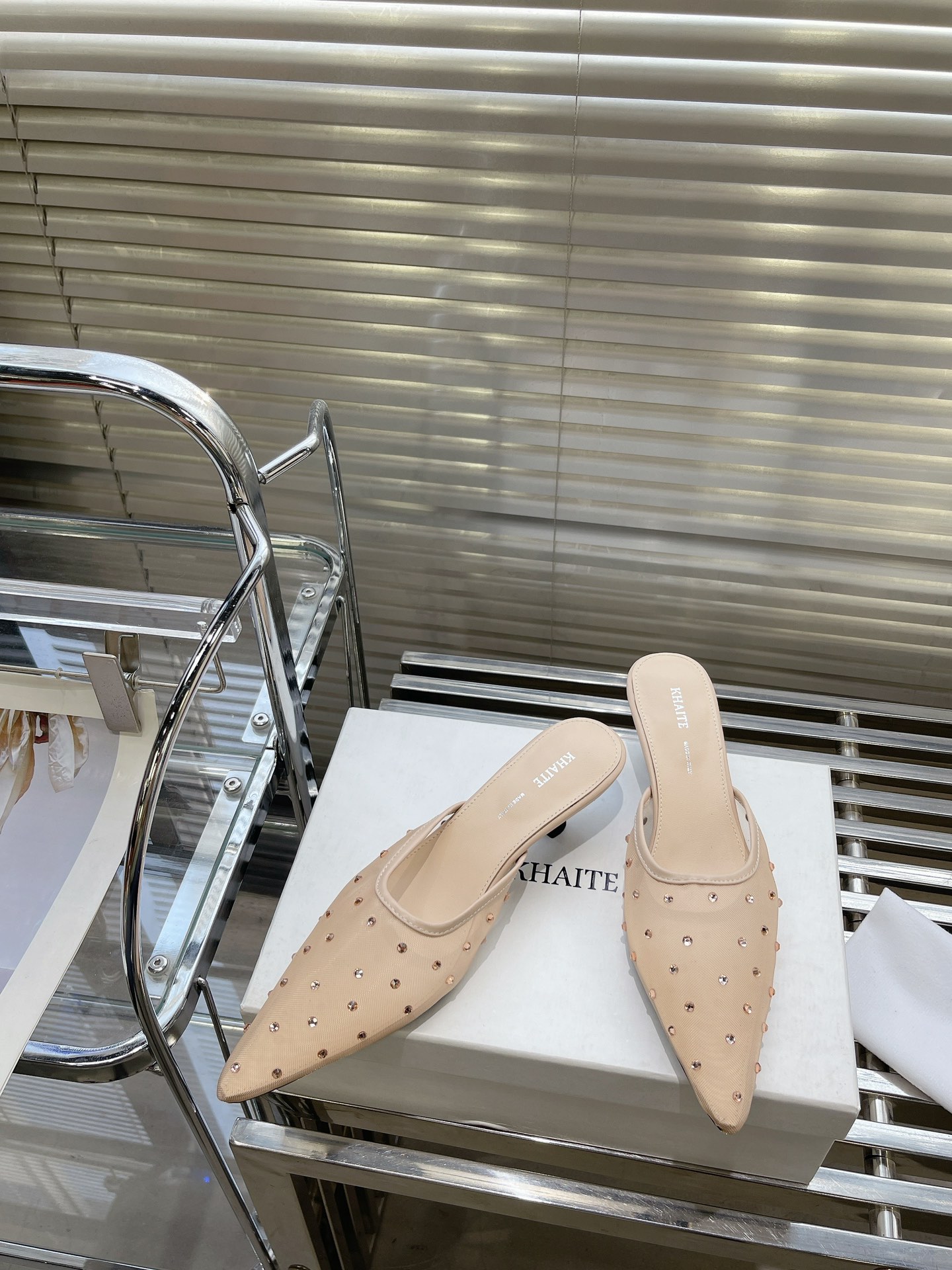“Chic Khaite 24/ss Collection: Crystal-Embellished Heels and Elegant Flats” - 图片 3