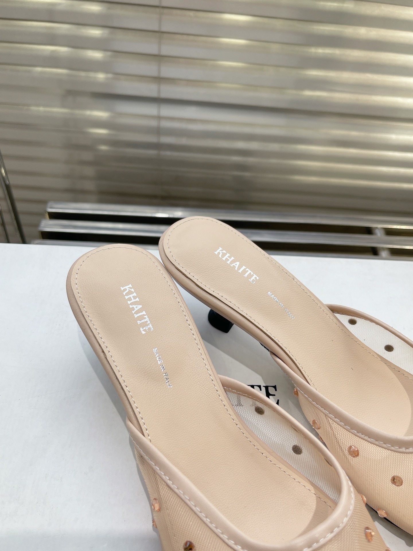 “Chic Khaite 24/ss Collection: Crystal-Embellished Heels and Elegant Flats” - 图片 6