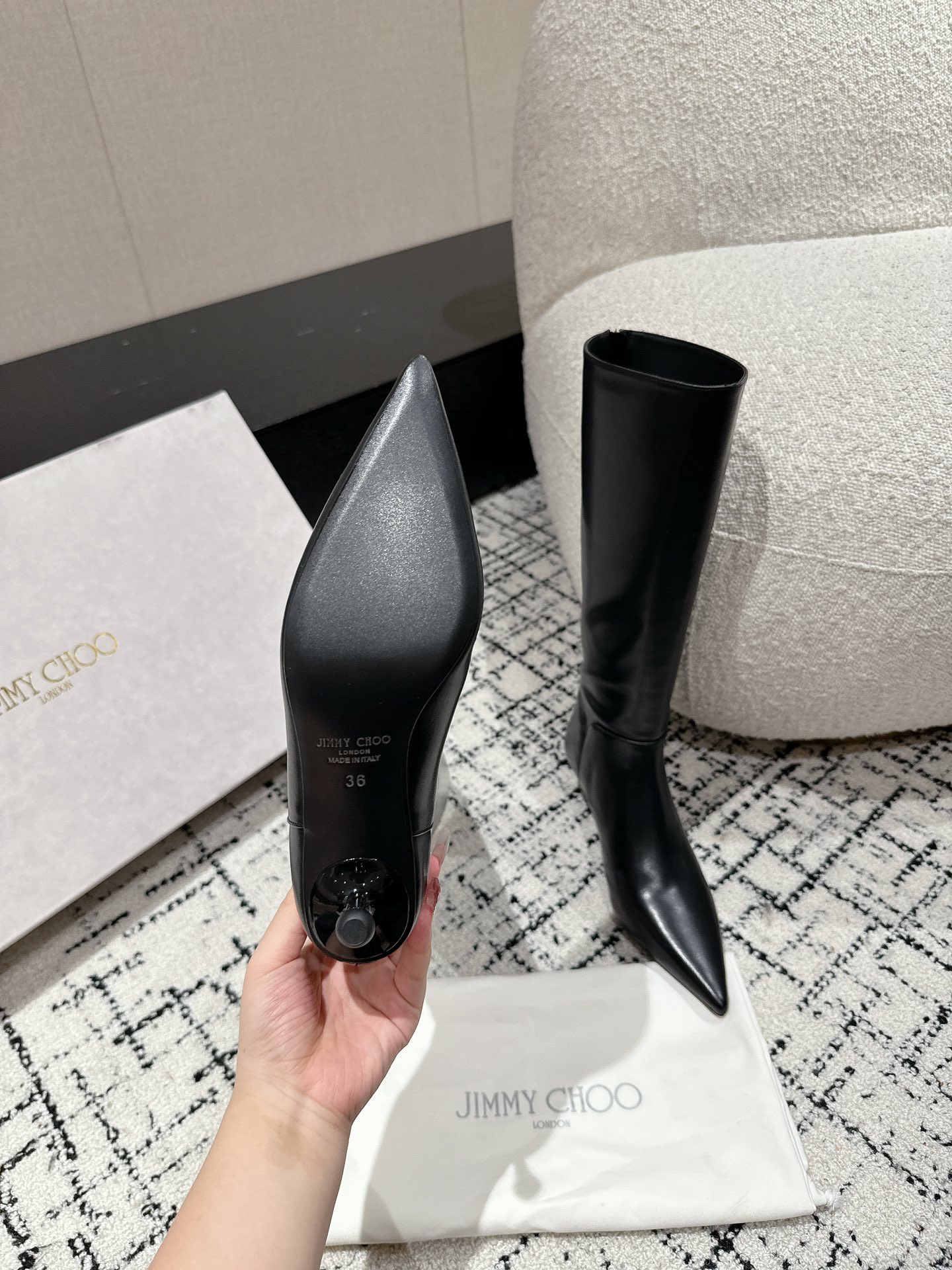 Jimmy CHOO Classic Shoes Series: Elegant Design with Premium Materials and Comfort Features - 图片 9