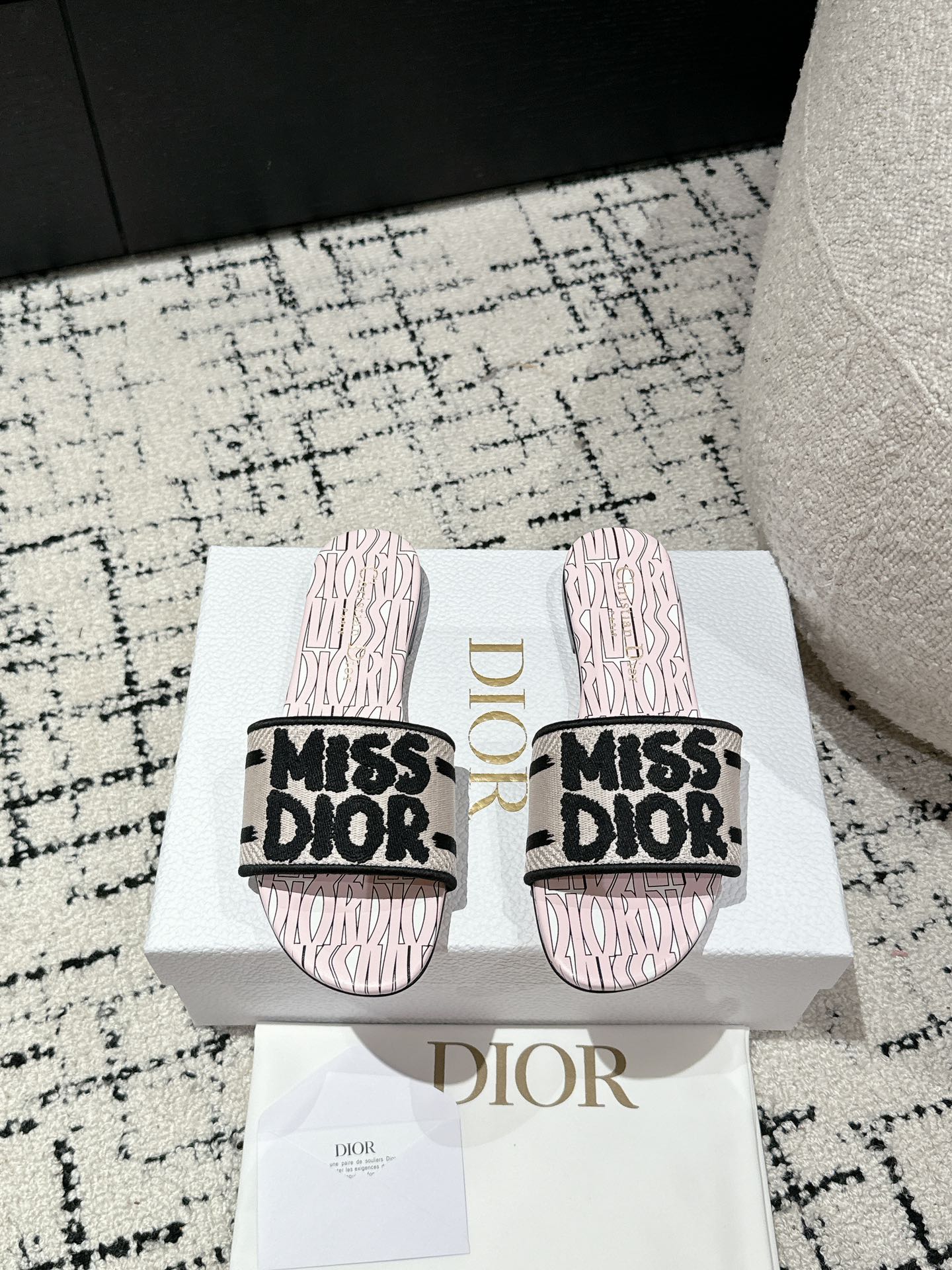 Acheter de faux haute qualité
 Dior Chaussures Pantoufles Noir Rose pâle Couleur rose Broderie fleurs Coton Fashion Peu importe