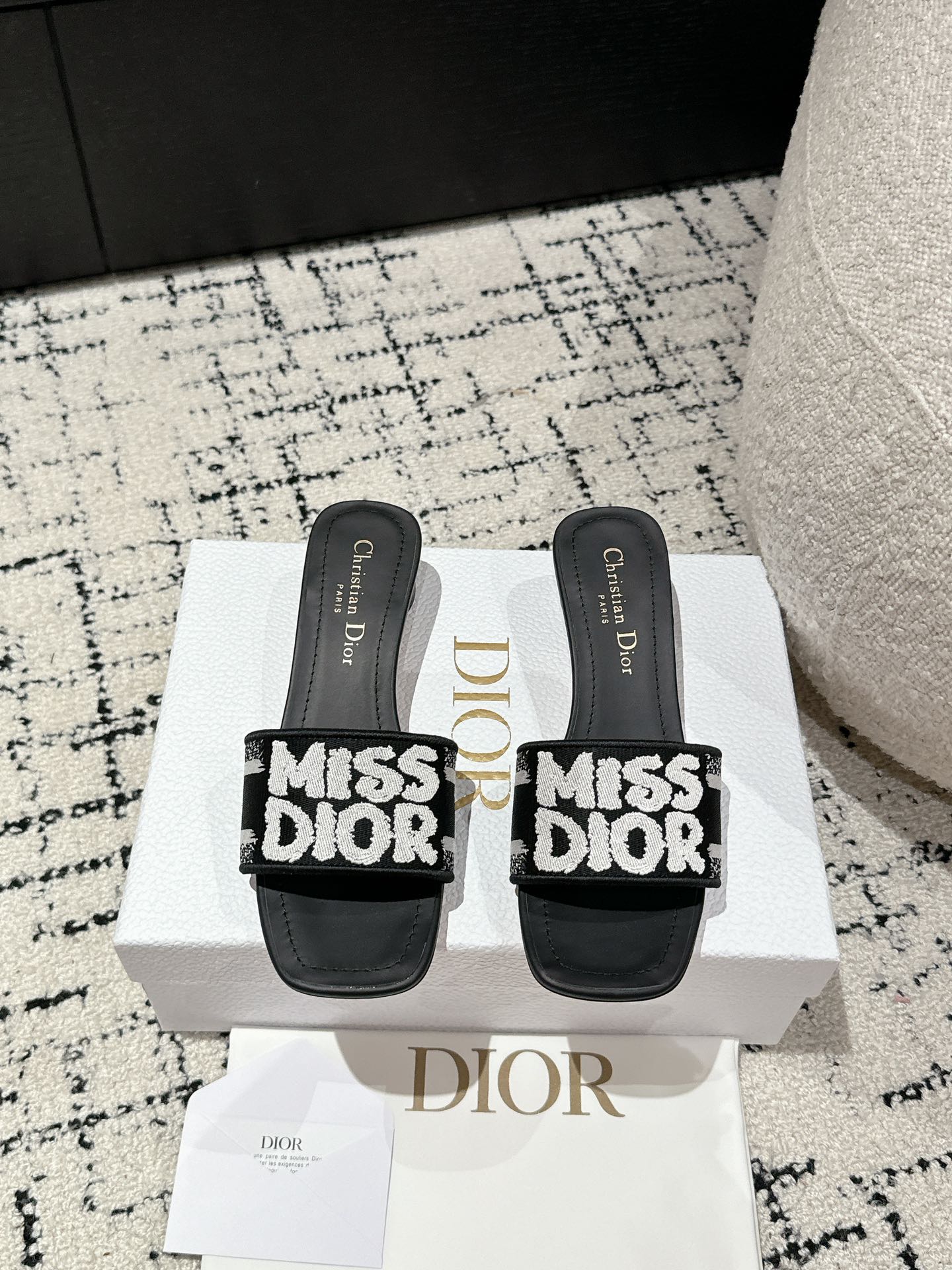 Dior Chaussures Pantoufles Noir Rose pâle Couleur rose Broderie de fleurs Coton Fashion Peu importe