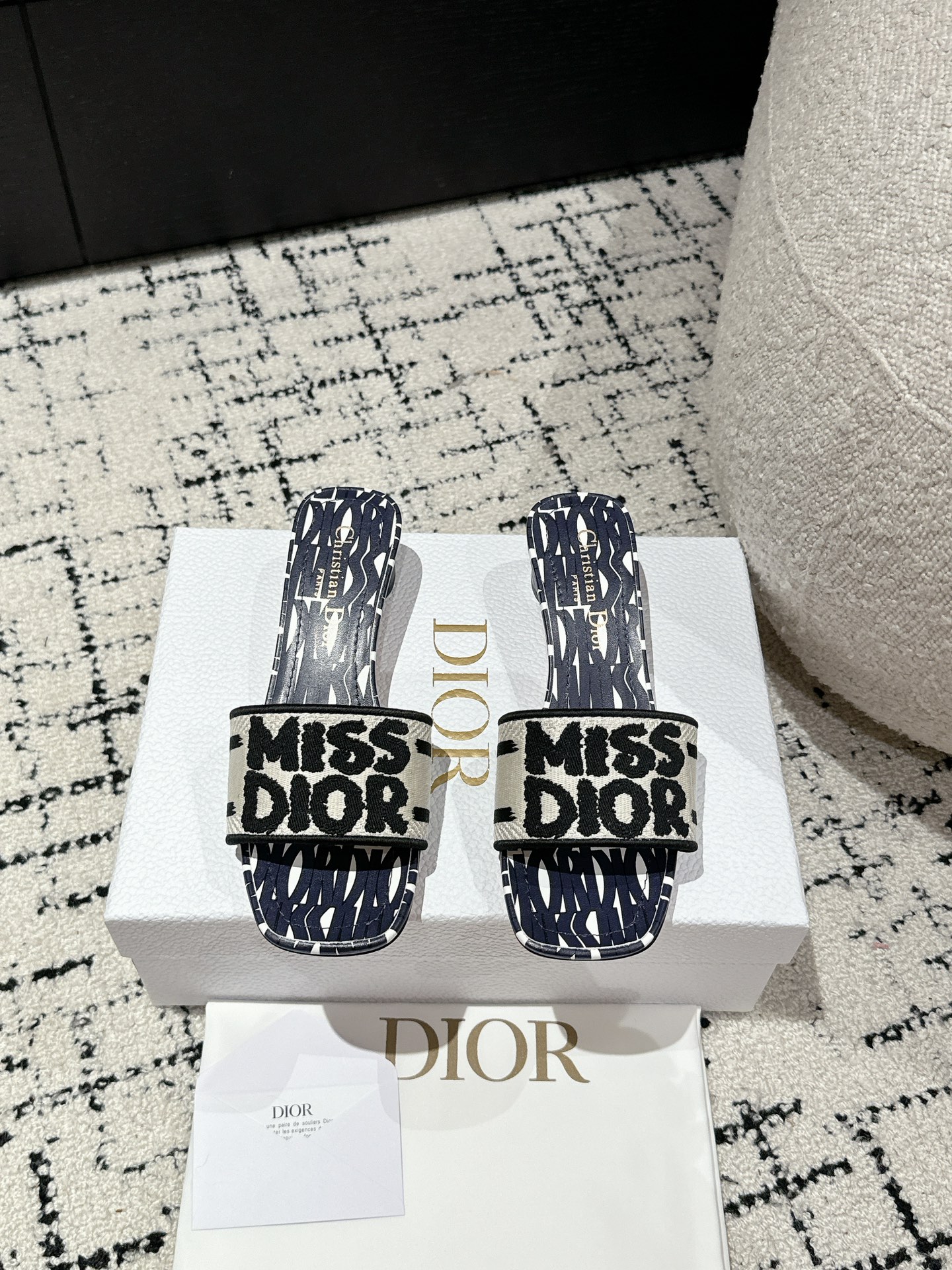 Dior Chaussures Pantoufles Noir Rose pâle Couleur rose Broderie de fleurs Coton Fashion Peu importe