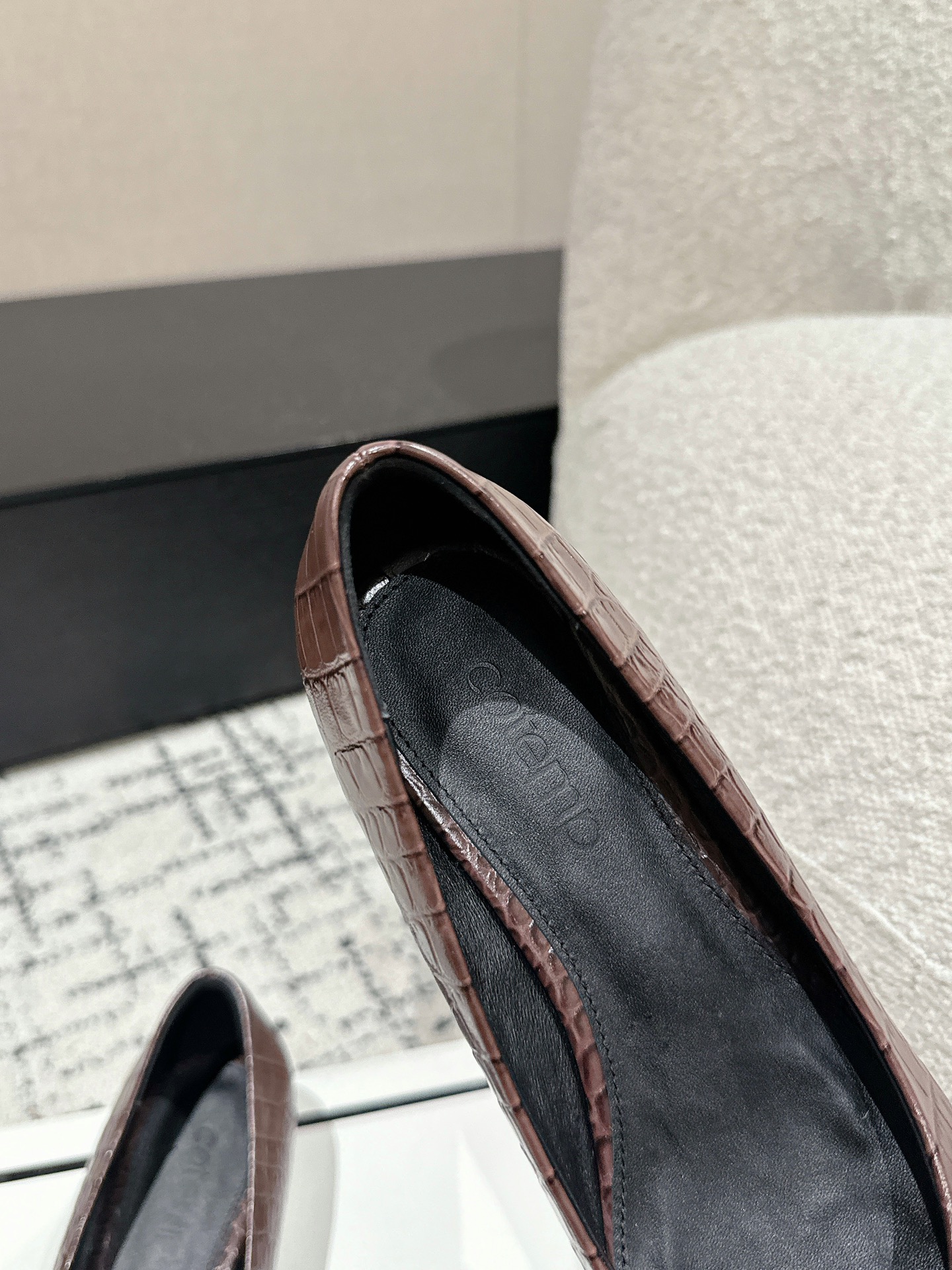 “750 Cotemp Pointy Hill Heel Shoe Series: Crafted with Silk Embroidery for Metallic Light” - 图片 9