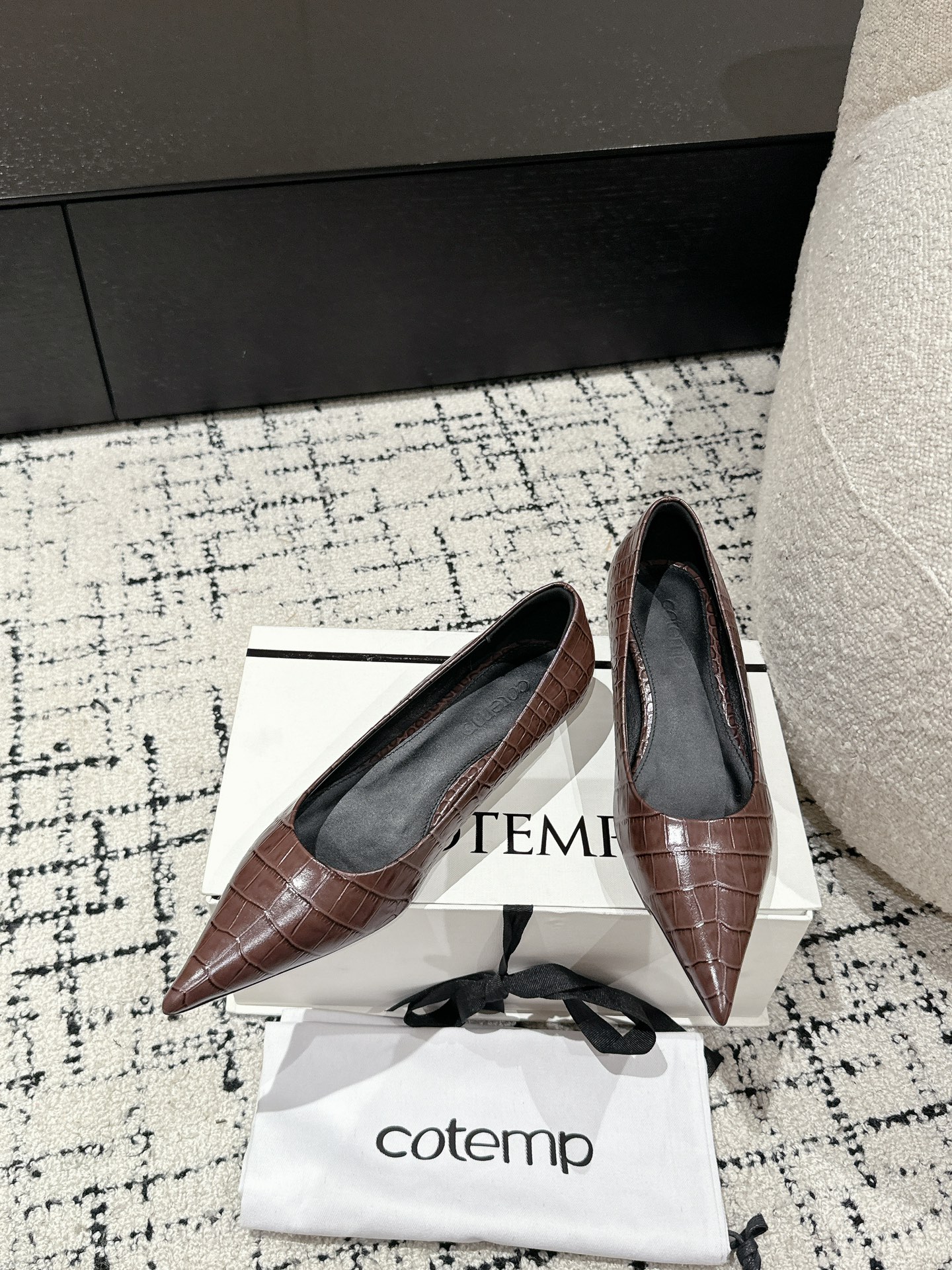 “750 Cotemp Pointy Hill Heel Shoe Series: Crafted with Silk Embroidery for Metallic Light” - 图片 4