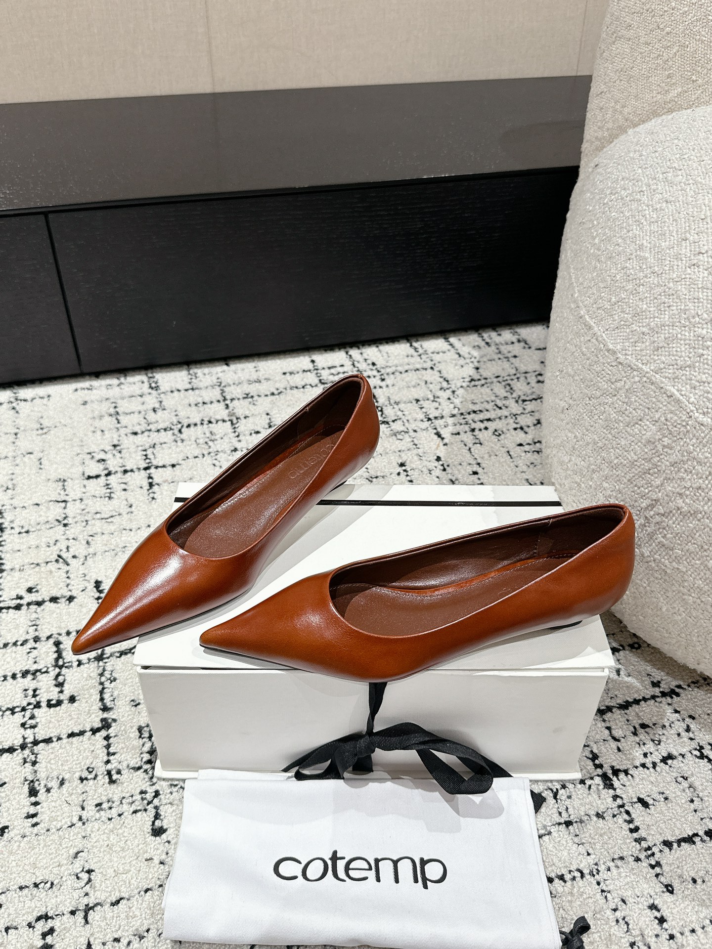 Pointy Hill Heel Shoe Series: Crafted with Silk Embroidery and Metallic Light - 图片 3