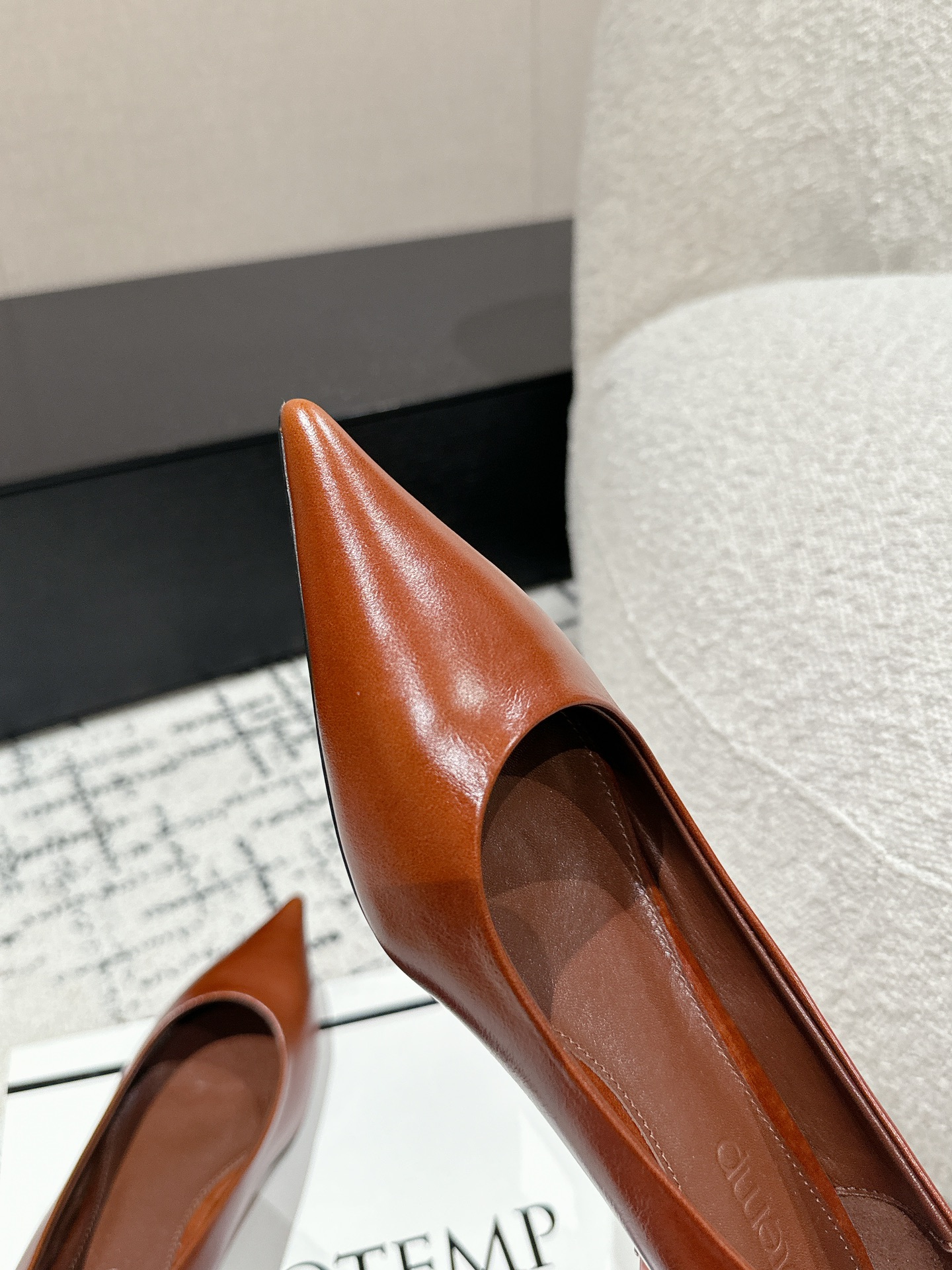 Pointy Hill Heel Shoe Series: Crafted with Silk Embroidery and Metallic Light - 图片 6