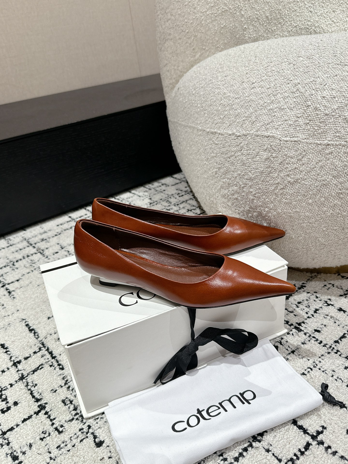 Pointy Hill Heel Shoe Series: Crafted with Silk Embroidery and Metallic Light - 图片 2