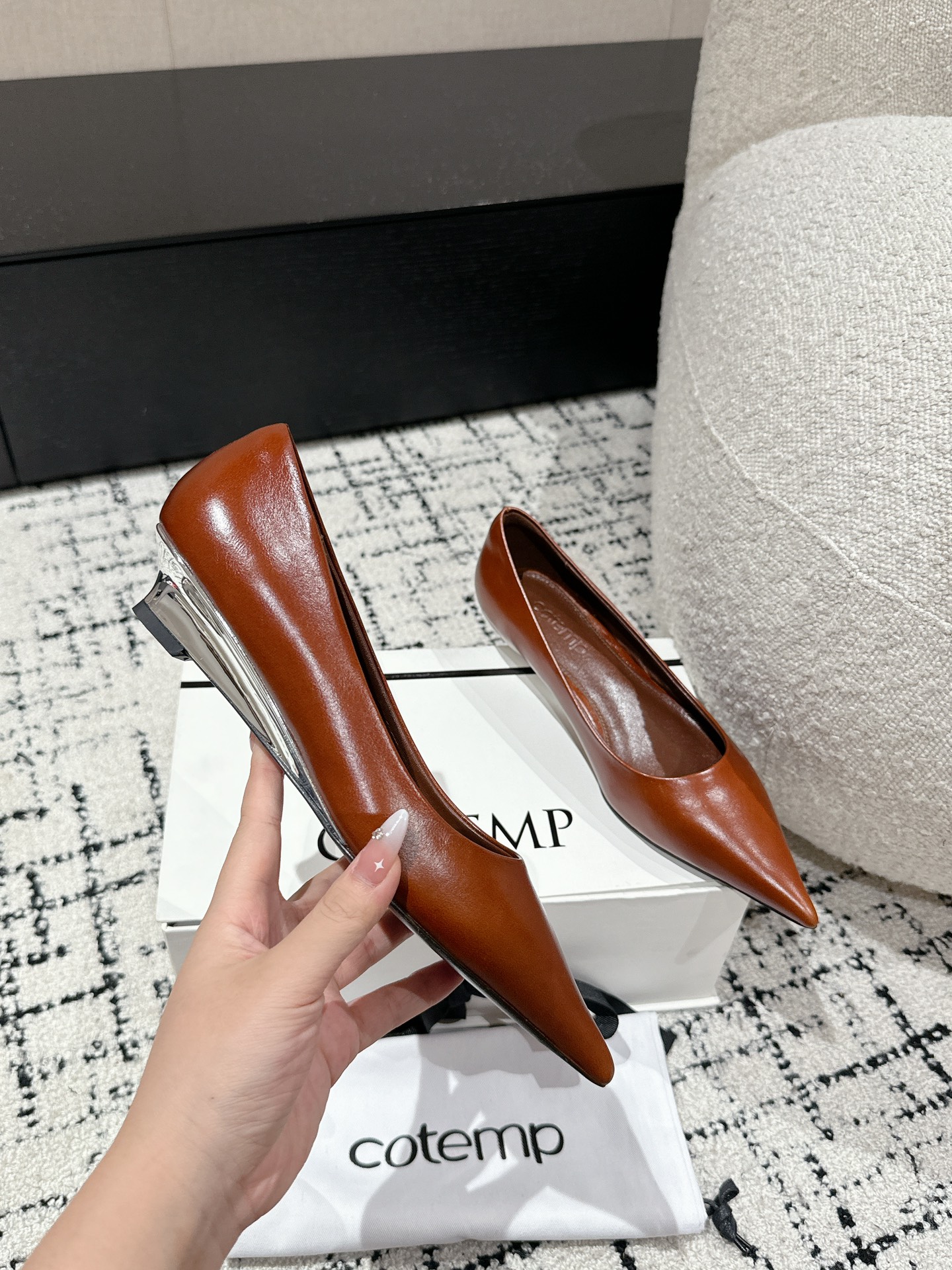 Pointy Hill Heel Shoe Series: Crafted with Silk Embroidery and Metallic Light - 图片 5