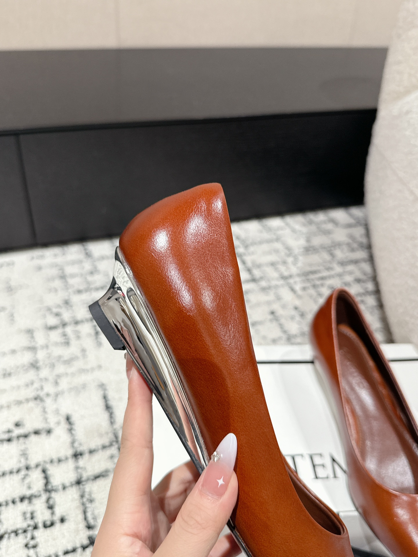 Pointy Hill Heel Shoe Series: Crafted with Silk Embroidery and Metallic Light - 图片 9