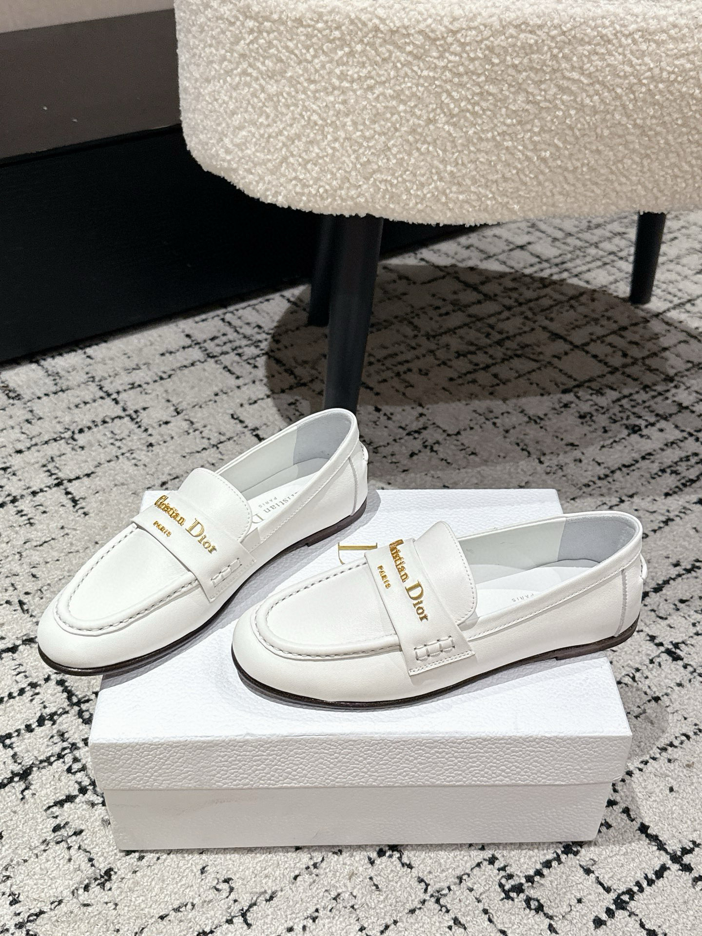 “New Boy Mono-Shoe Series for Autumn/Winter: Elegant Dior 25/Theo White Leather Shoes” - 图片 3