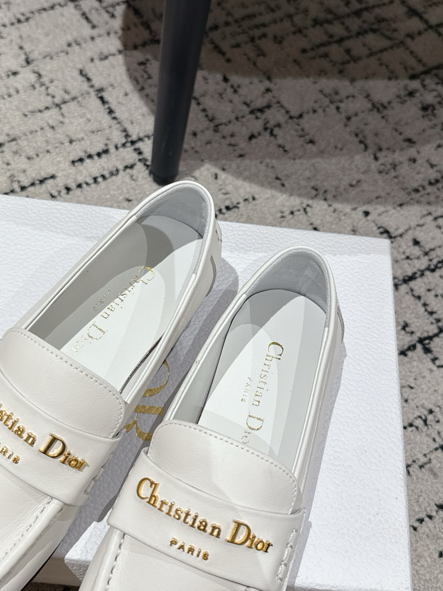 “New Boy Mono-Shoe Series for Autumn/Winter: Elegant Dior 25/Theo White Leather Shoes” - 图片 9