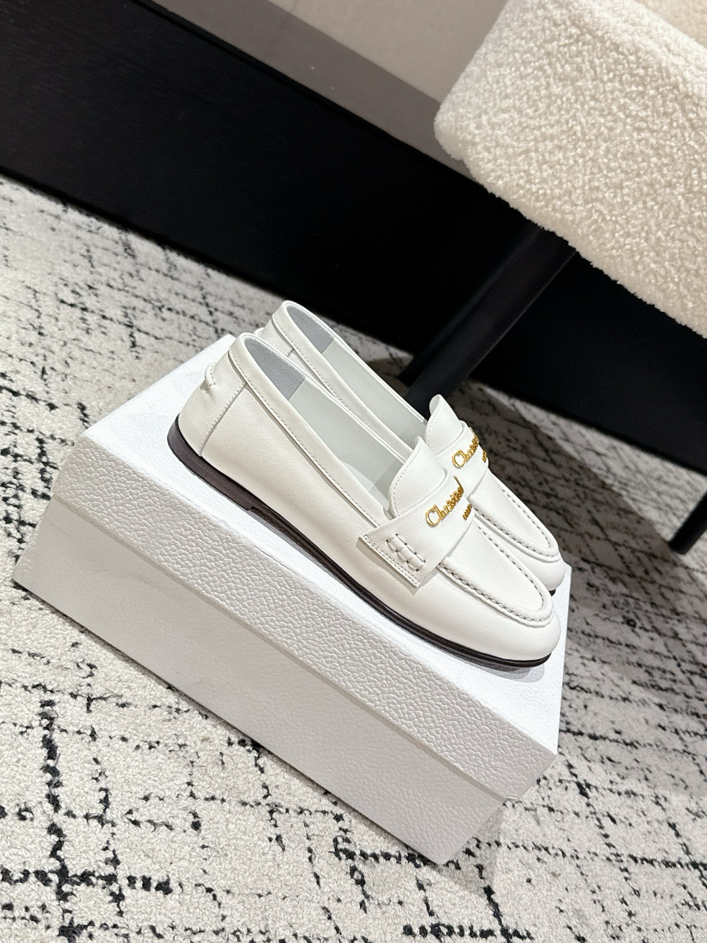 “New Boy Mono-Shoe Series for Autumn/Winter: Elegant Dior 25/Theo White Leather Shoes” - 图片 2