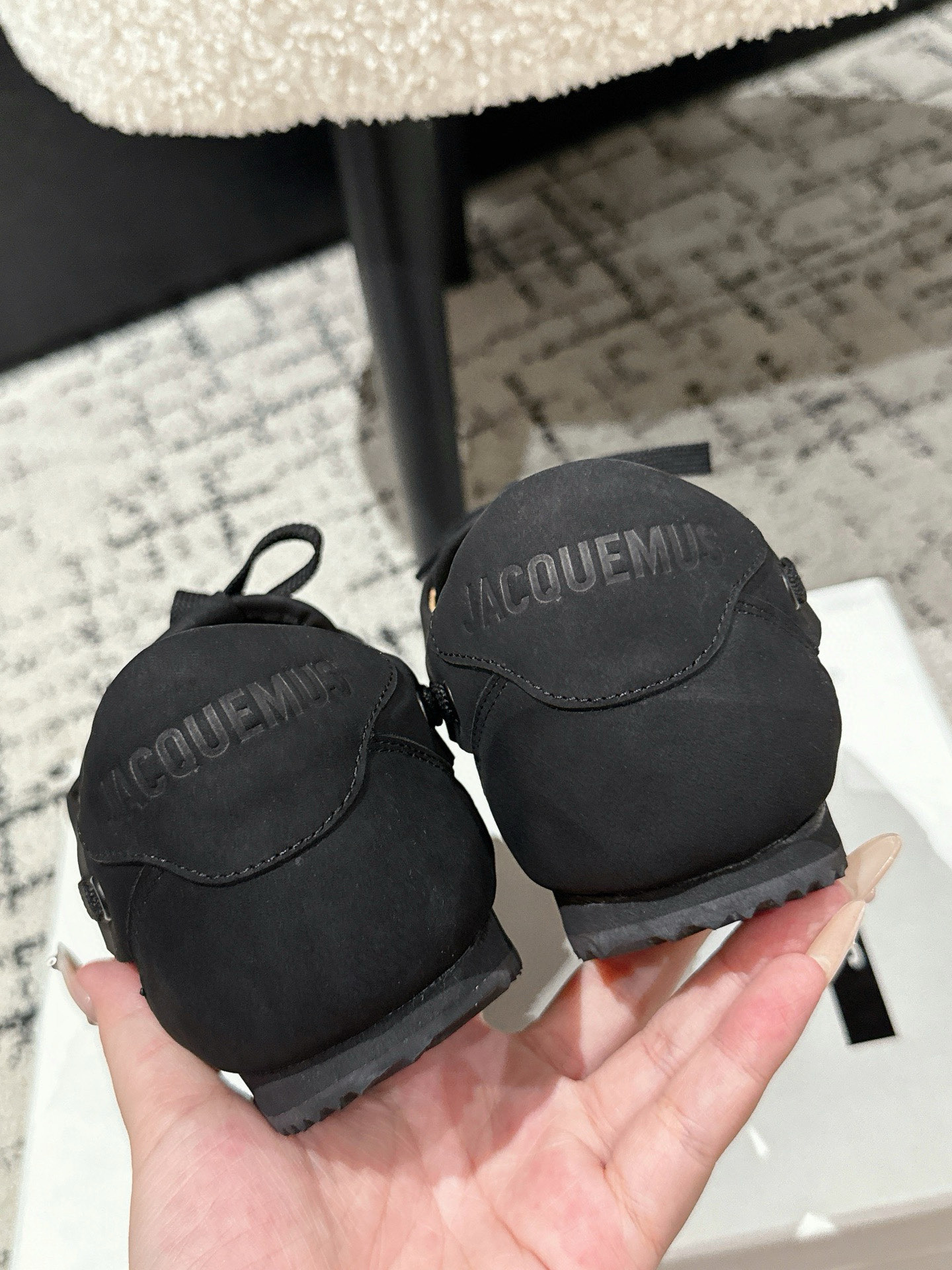 Jacquemus 25 Collection: New Butterflies and Creamware-inspired Footwear - 图片 7