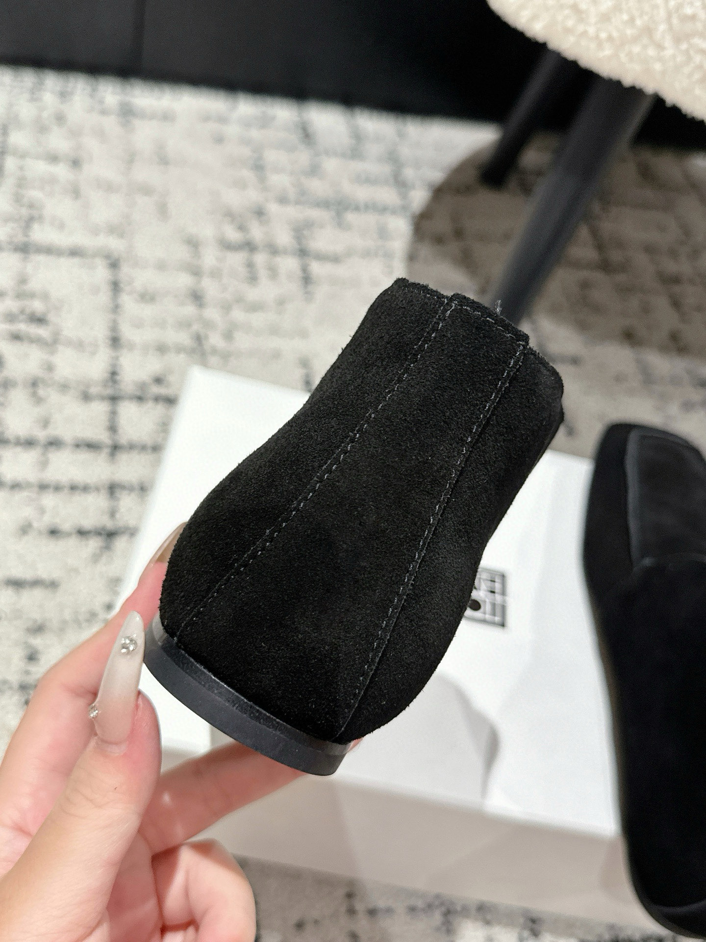 Luxurious Velvet Shoes for Ultimate Comfort: Toteme 25s/New Gobon Love Collection - 图片 5
