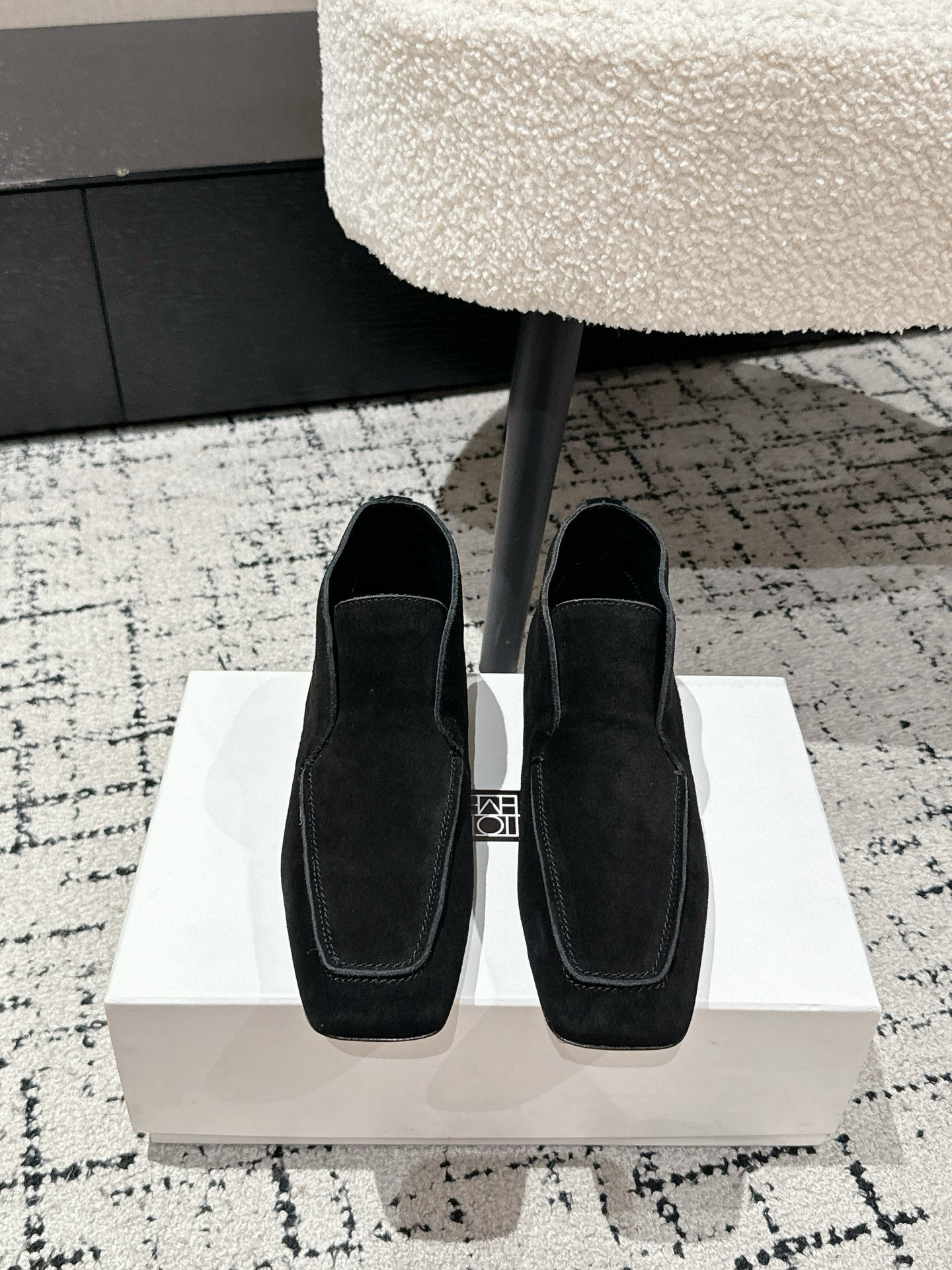 Luxurious Velvet Shoes for Ultimate Comfort: Toteme 25s/New Gobon Love Collection - 图片 7