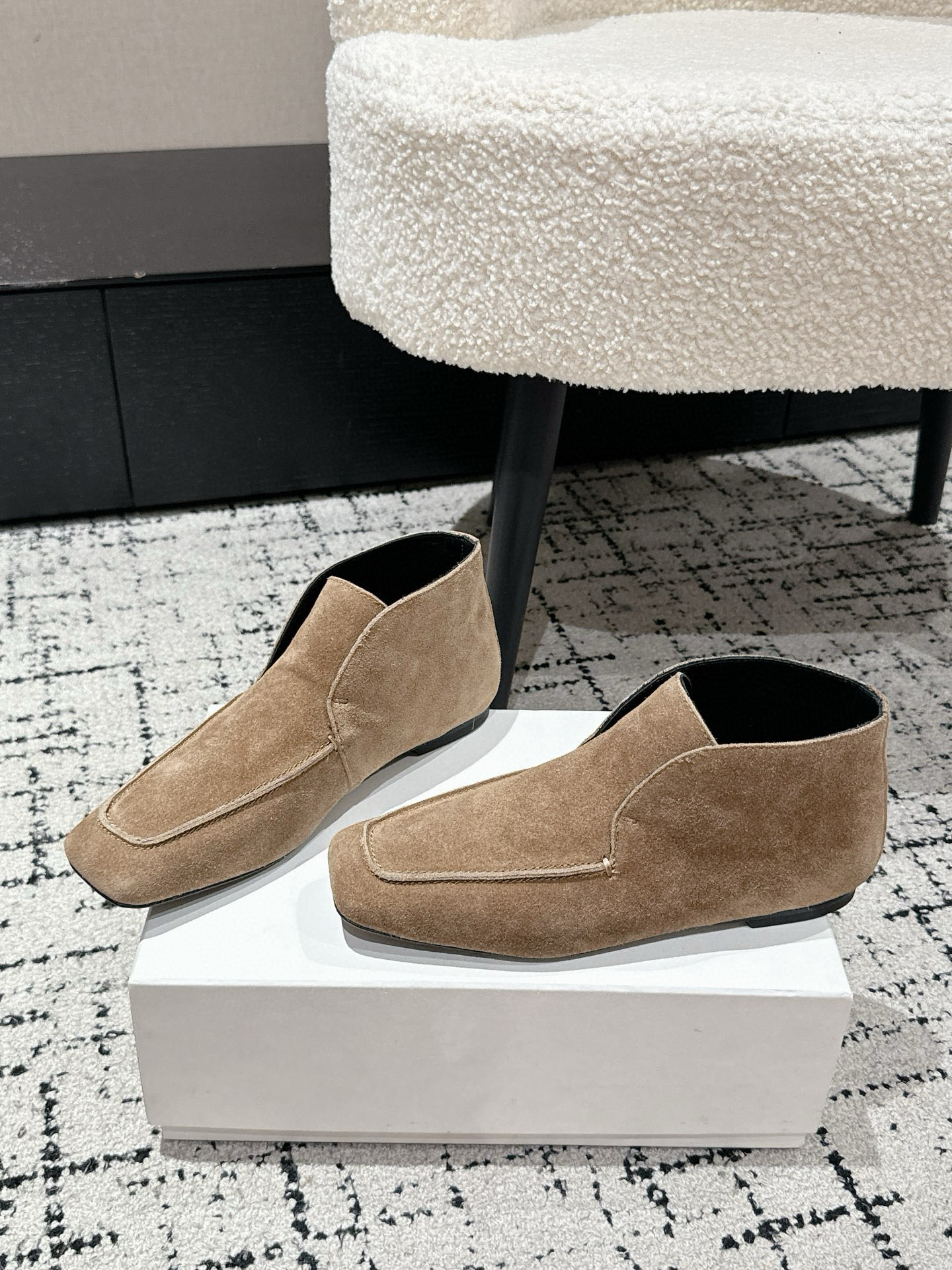 Luxurious Comfort: Toteme 25s New Gobon Velvet Shoes Review