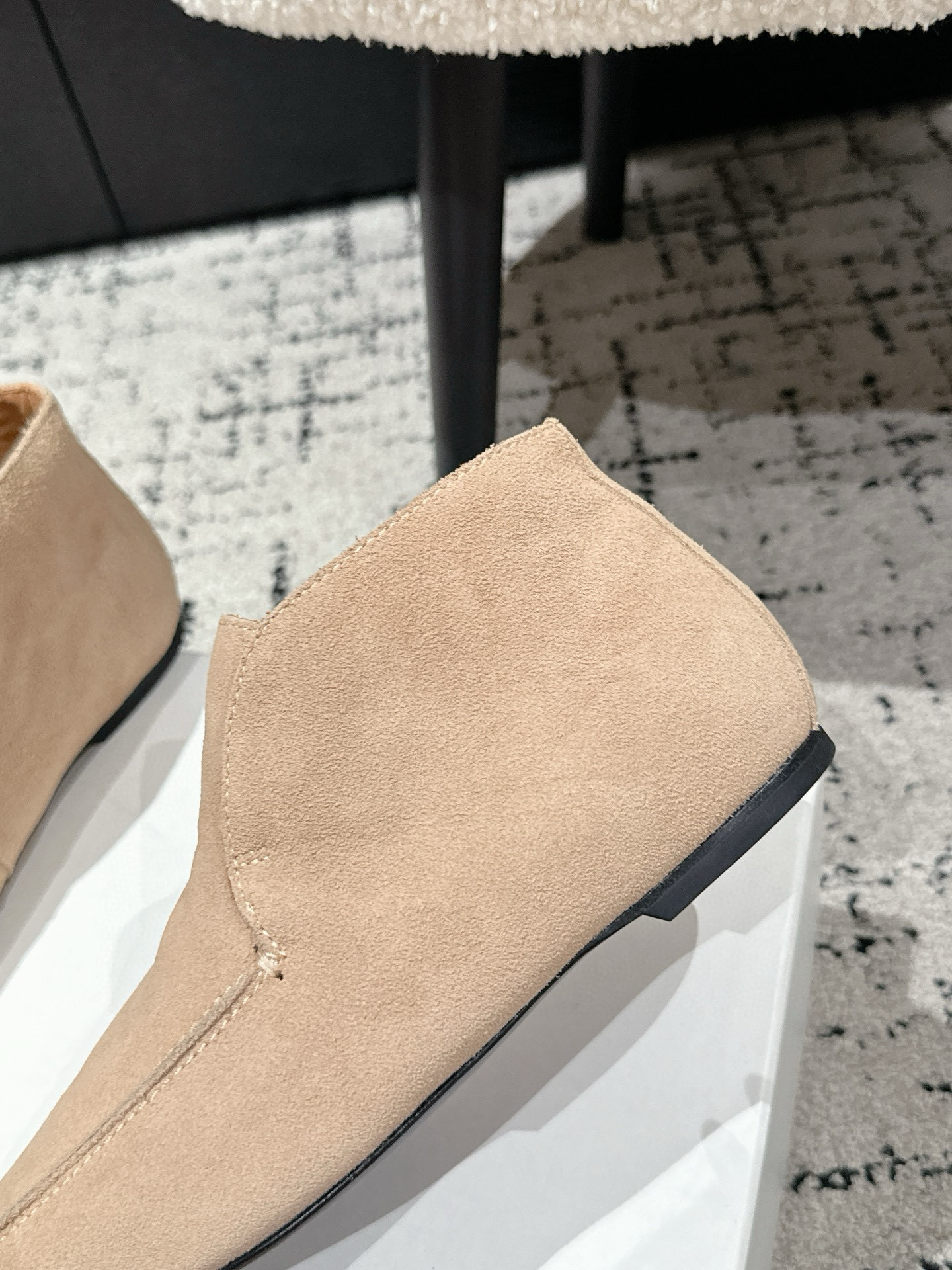 Luxurious Comfort: Toteme 25s New Gobon Love Shoes Review - 图片 5