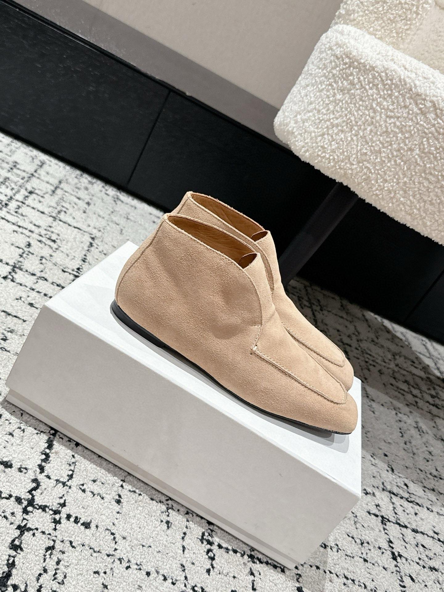 Luxurious Comfort: Toteme 25s New Gobon Love Shoes Review - 图片 9