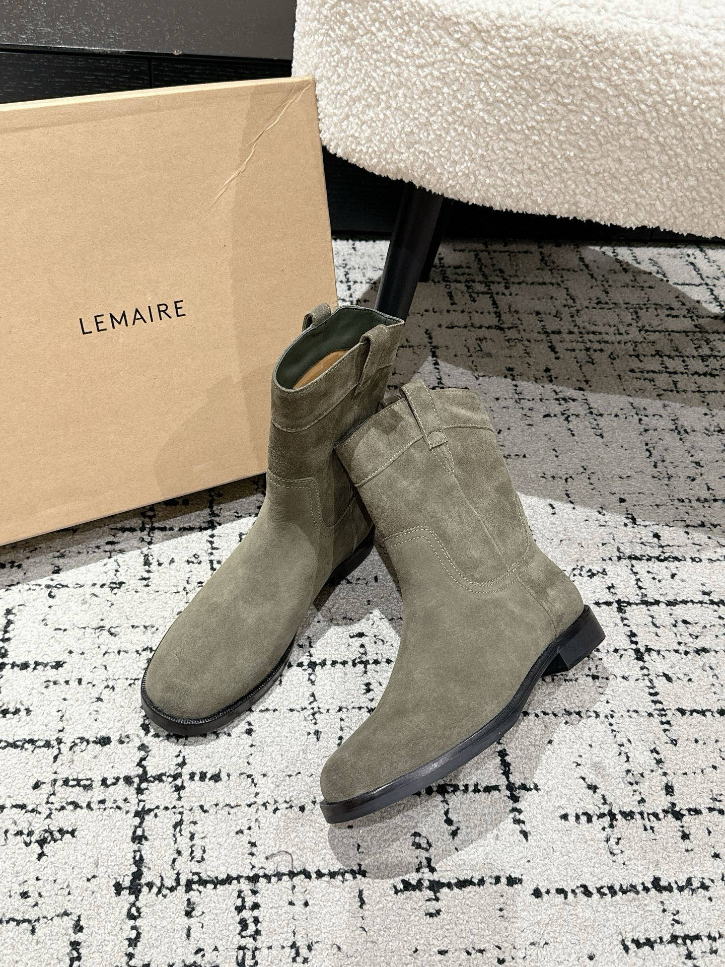 Stylish Lemaire Short Boots: High-Quality and Practical for Winter Fashion - 图片 2