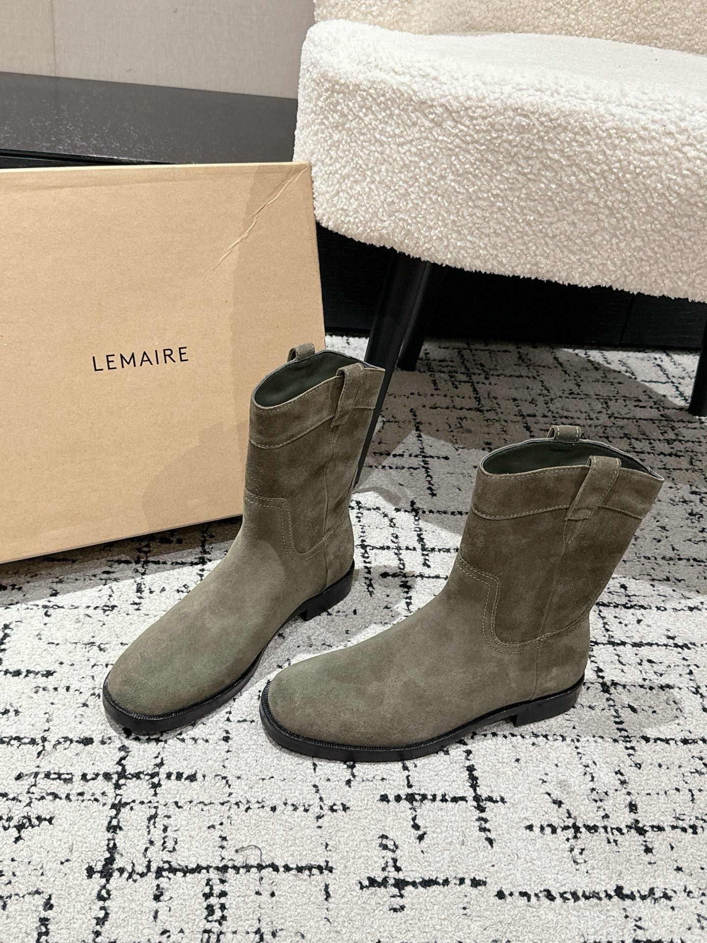 Stylish Lemaire Short Boots: High-Quality and Practical for Winter Fashion